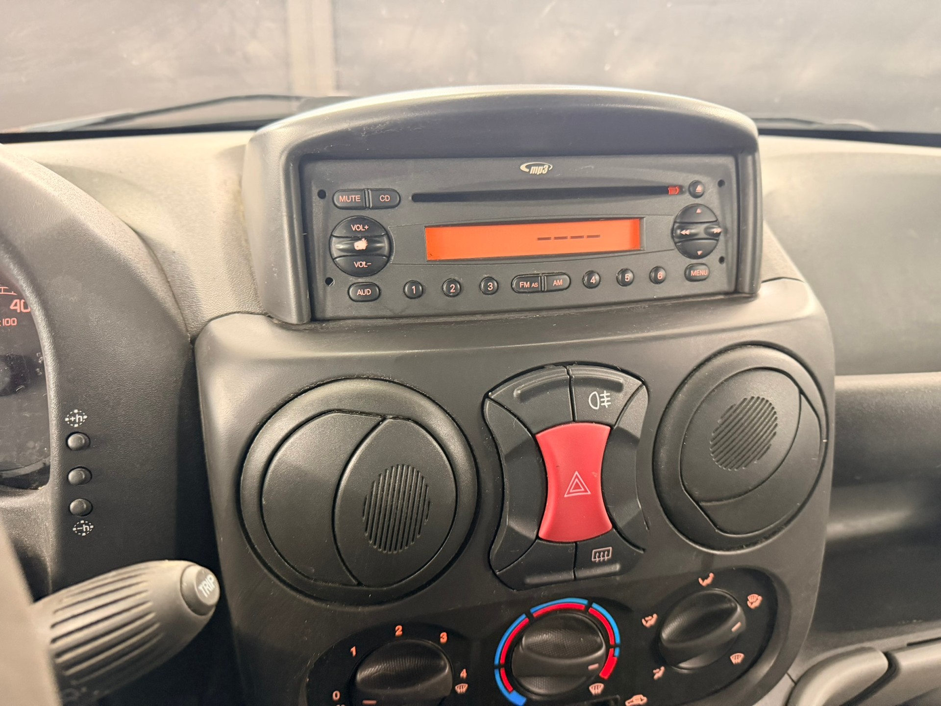 FIAT Doblò 1.3 JTD Cargo Swiss-image-12