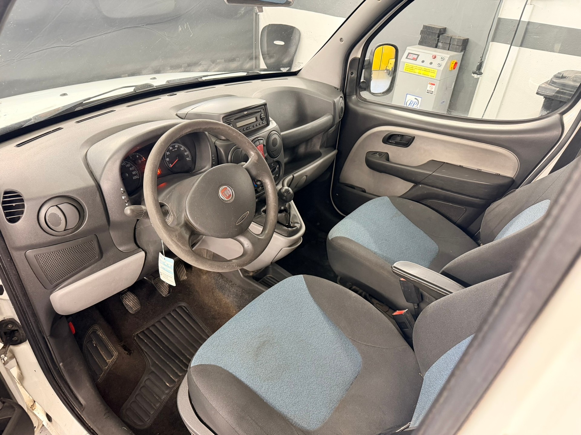 FIAT Doblò 1.3 JTD Cargo Swiss-image-8