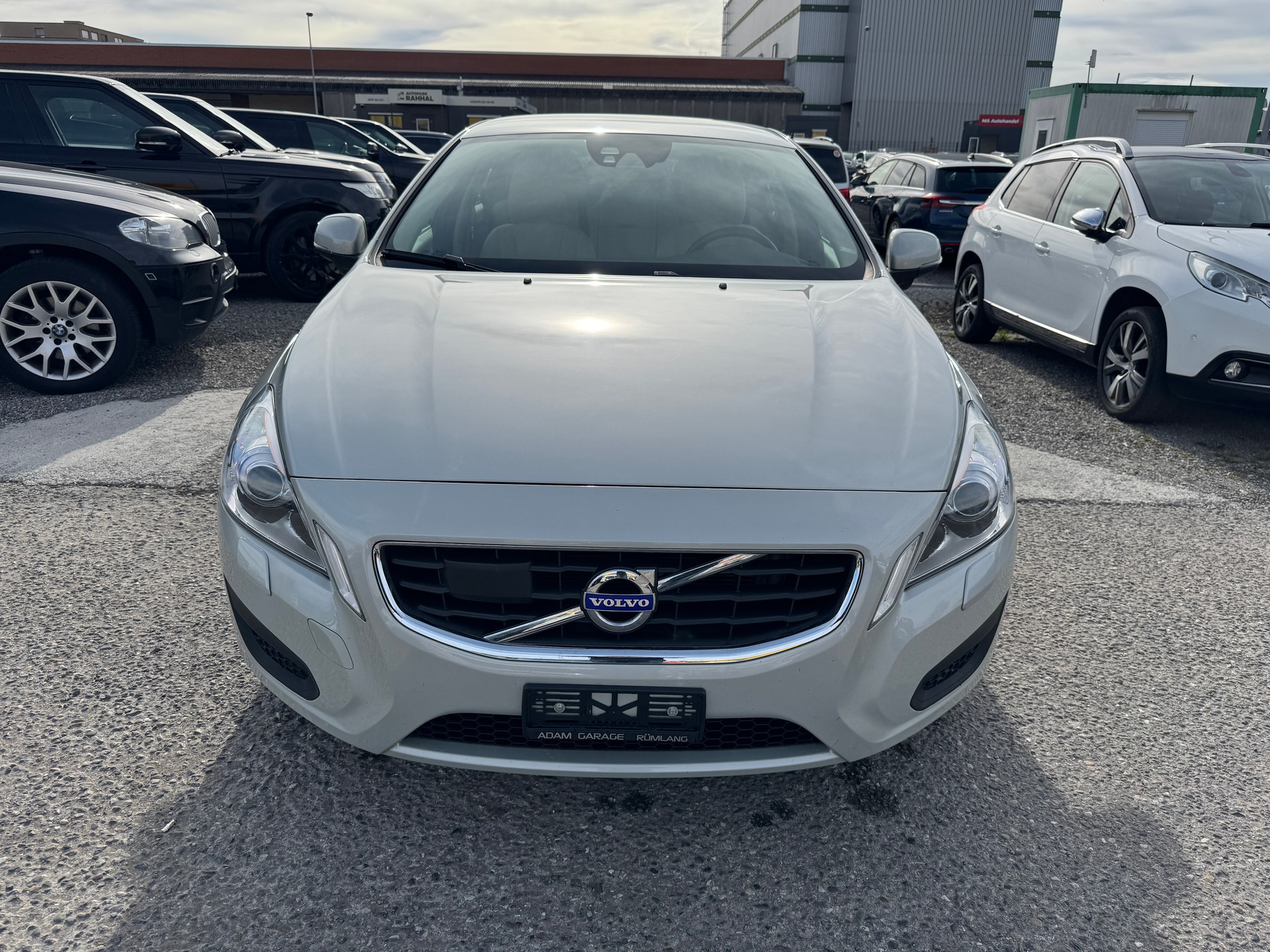 VOLVO V60 T4 Momentum Powershift
