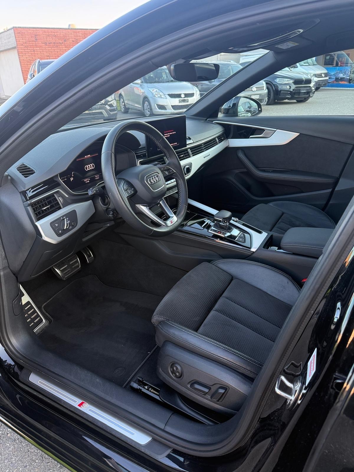 AUDI A4 Avant 40 TDI S line Attraction quattro S-tronic-image-4