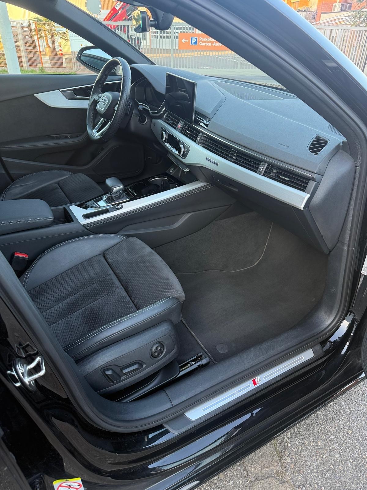AUDI A4 Avant 40 TDI S line Attraction quattro S-tronic-image-7
