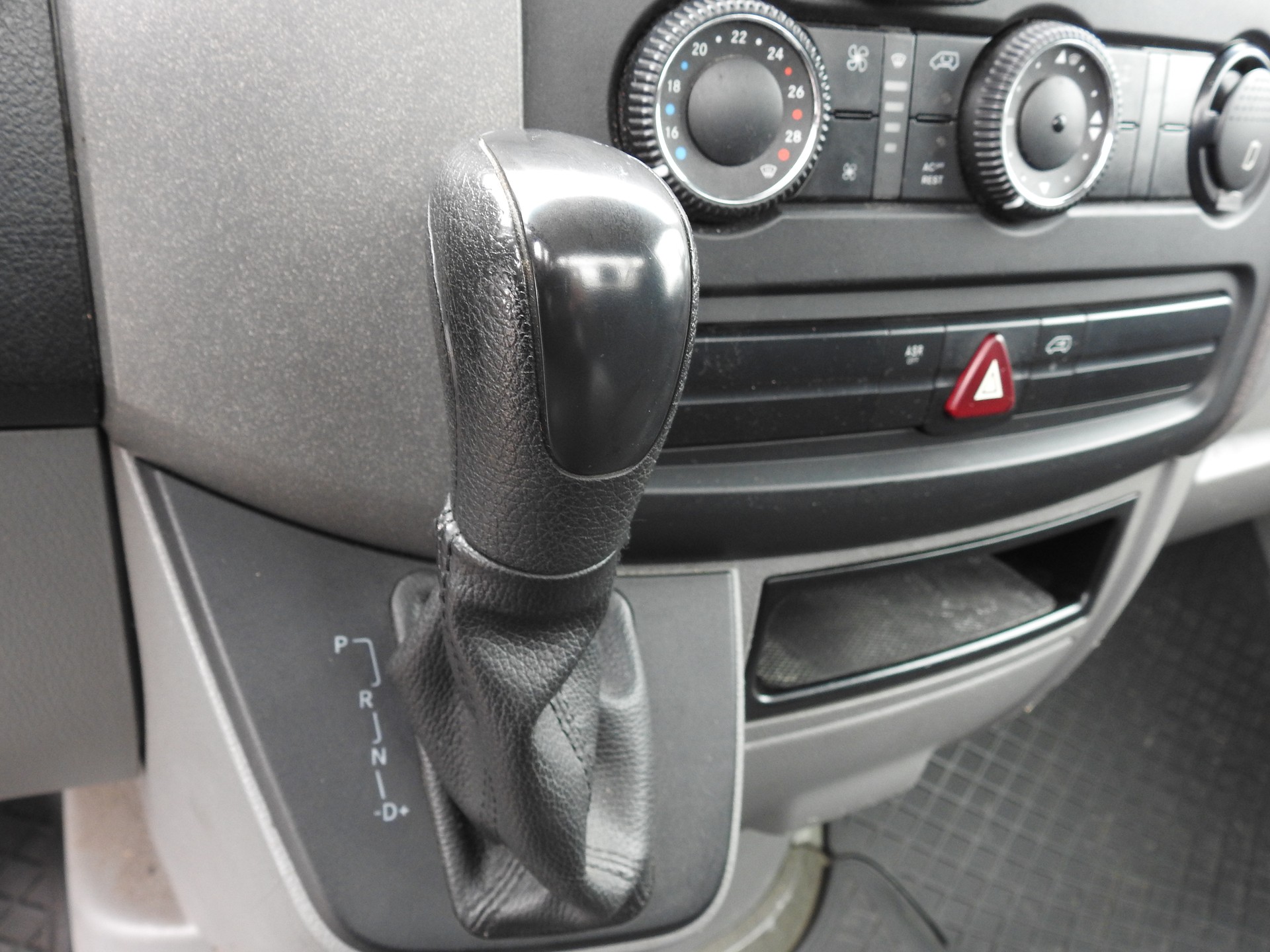 MERCEDES-BENZ Sprinter 315 CDI Lang-image-13