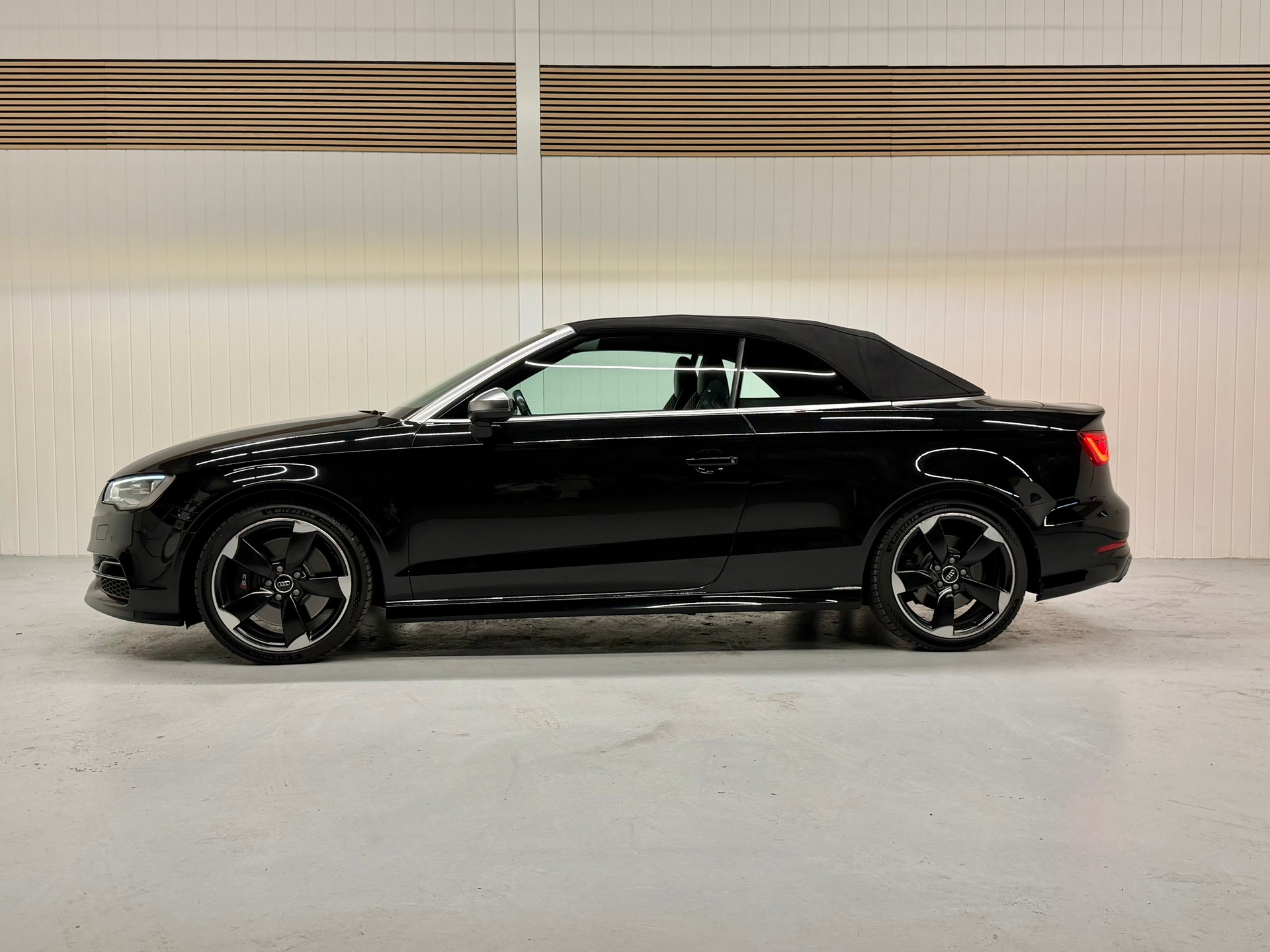 AUDI S3 Cabrio 2.0 TFSI quattro S-tronic Ab MFK & Service-showroom-element-3