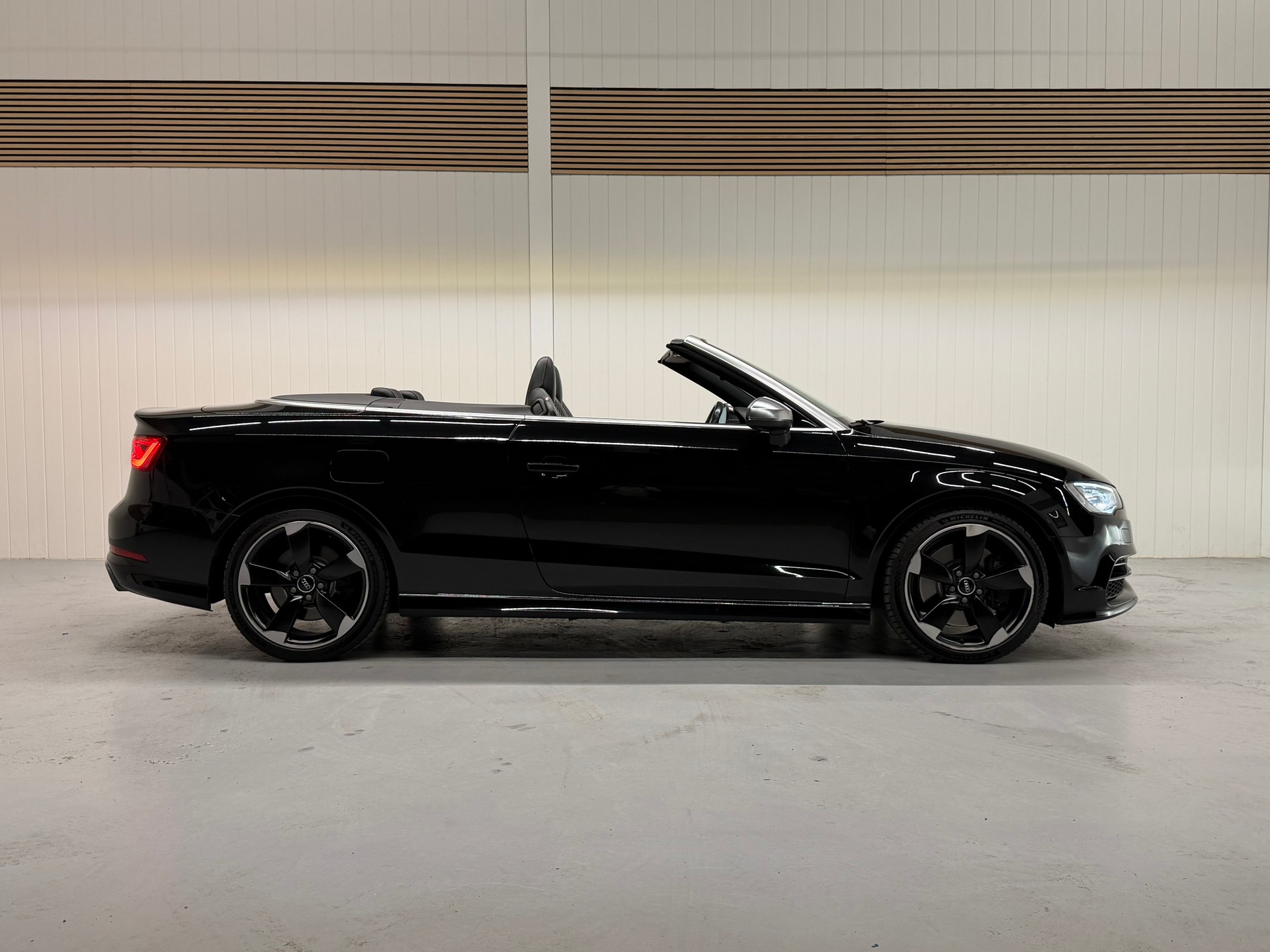AUDI S3 Cabrio 2.0 TFSI quattro S-tronic Ab MFK & Service-image-9