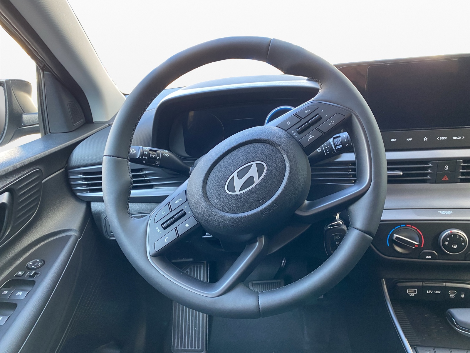 HYUNDAI i20 1.0 T-GDi Amplia-image-12