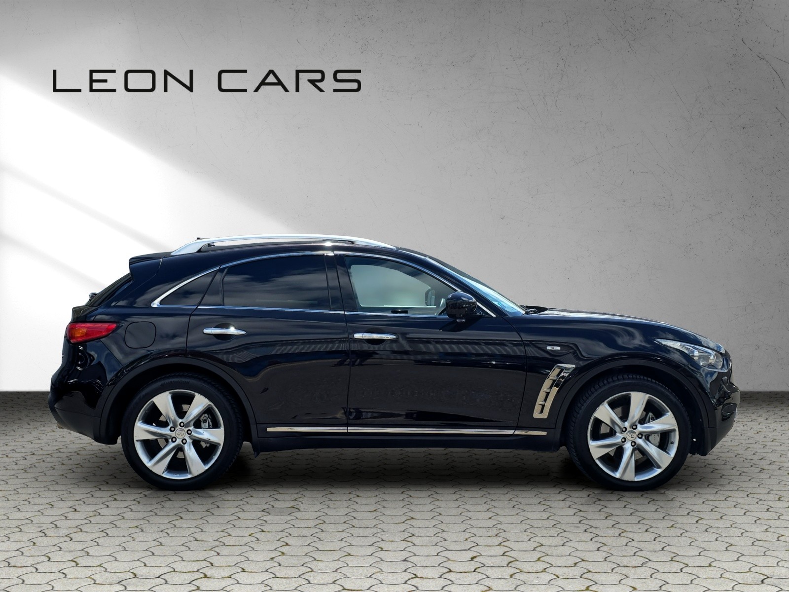 INFINITI FX30d S Premium AWD Automatic-showroom-element-3