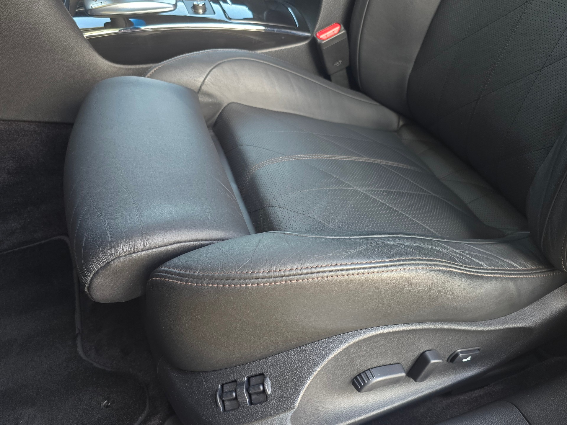 INFINITI FX30d S Premium AWD Automatic-image-28
