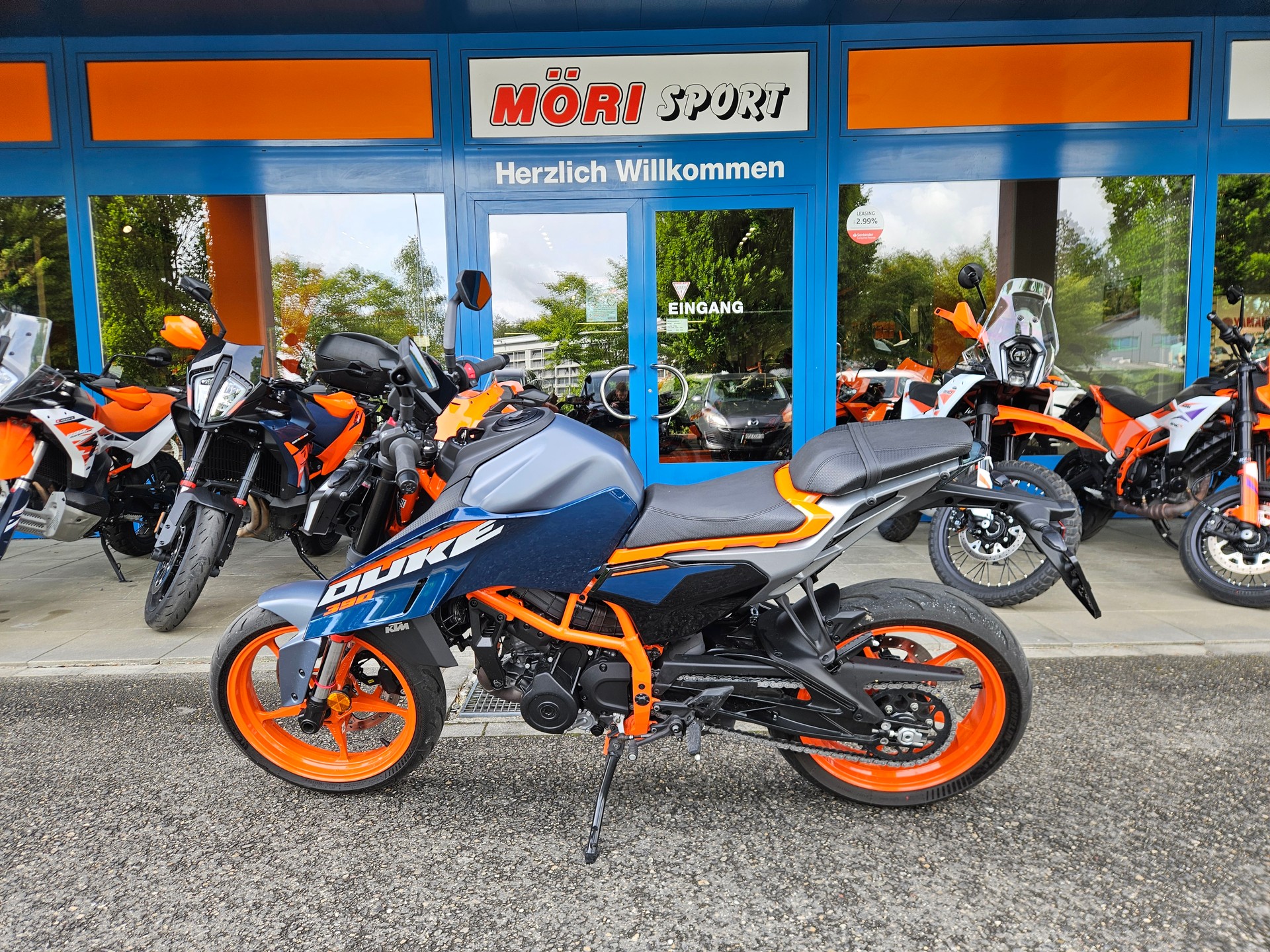 KTM 390 Duke-showroom-element-3