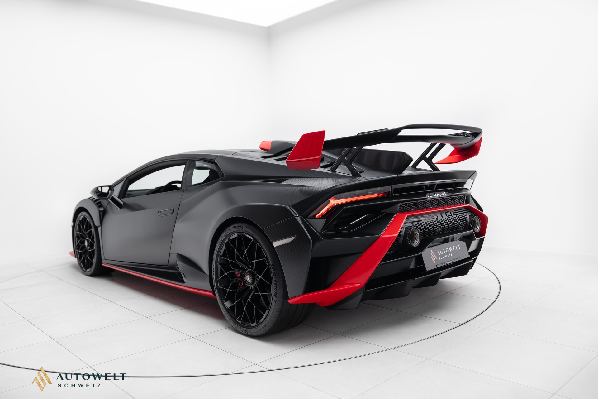LAMBORGHINI Huracan STO Coupé DCT RWD-showroom-element-2