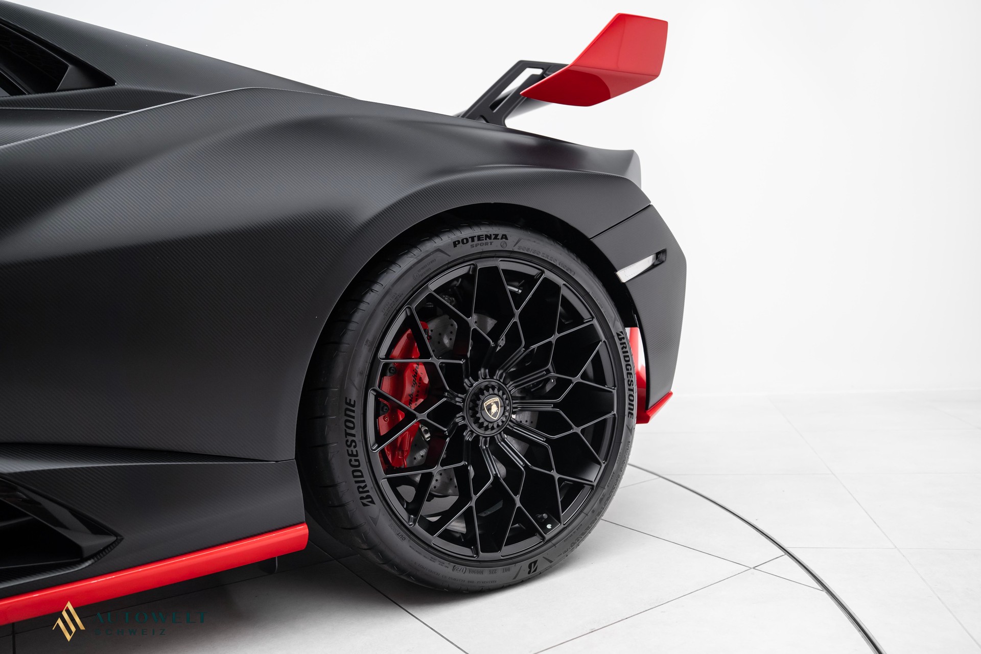 LAMBORGHINI Huracan STO Coupé DCT RWD-image-11