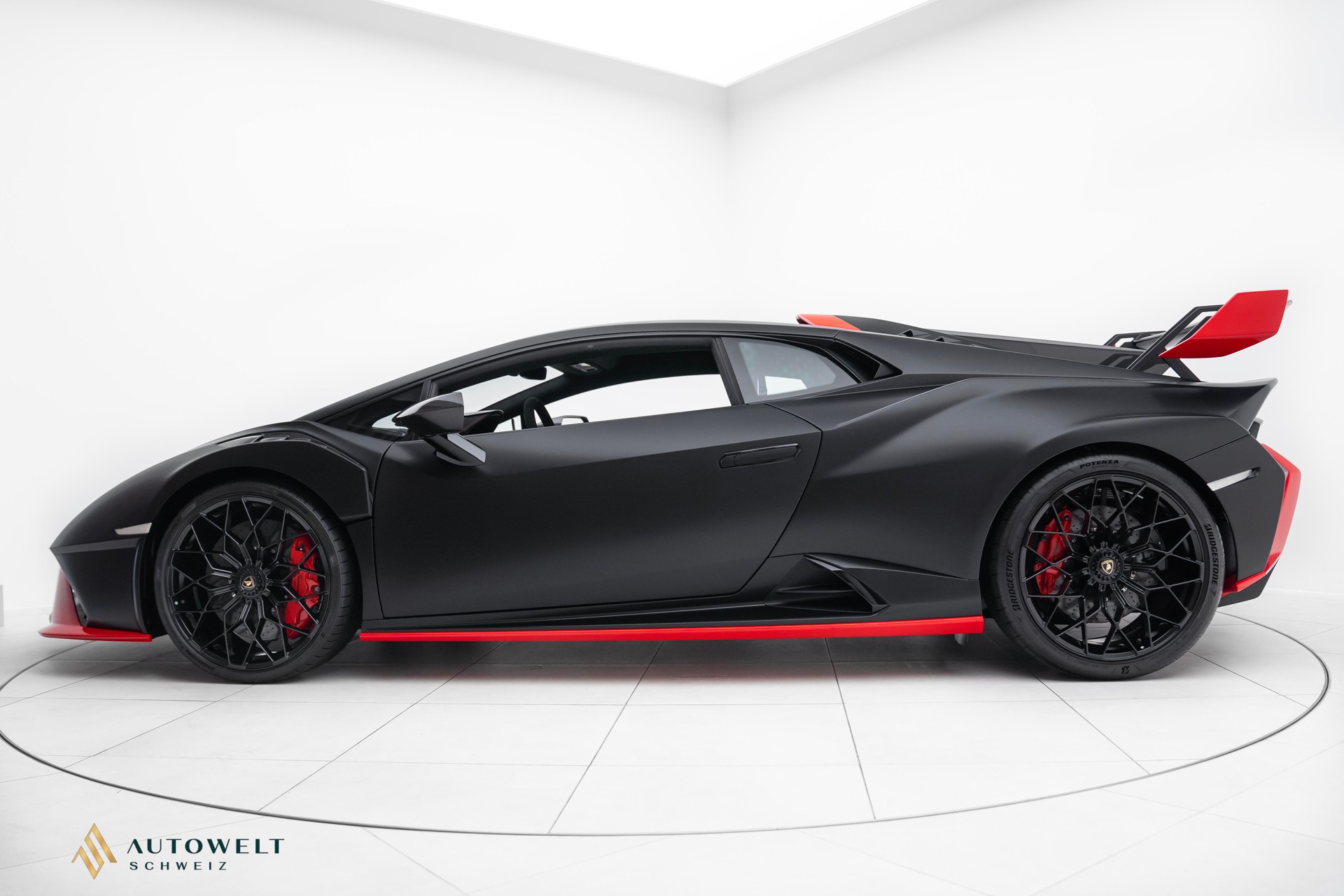 LAMBORGHINI Huracan STO Coupé DCT RWD-showroom-element-1
