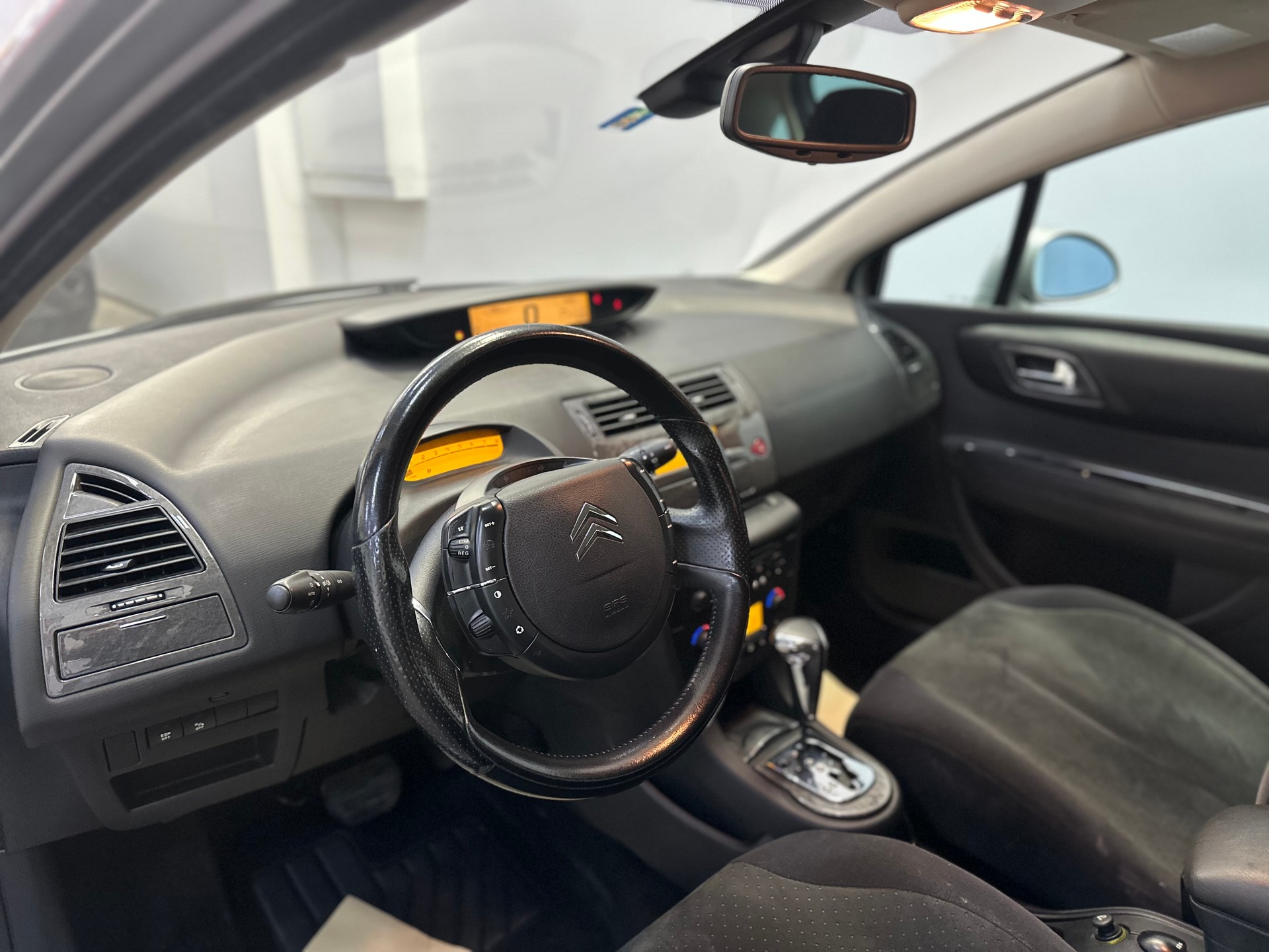 CITROEN C4 Berline 2.0i 16V VTR Automatic-image-9