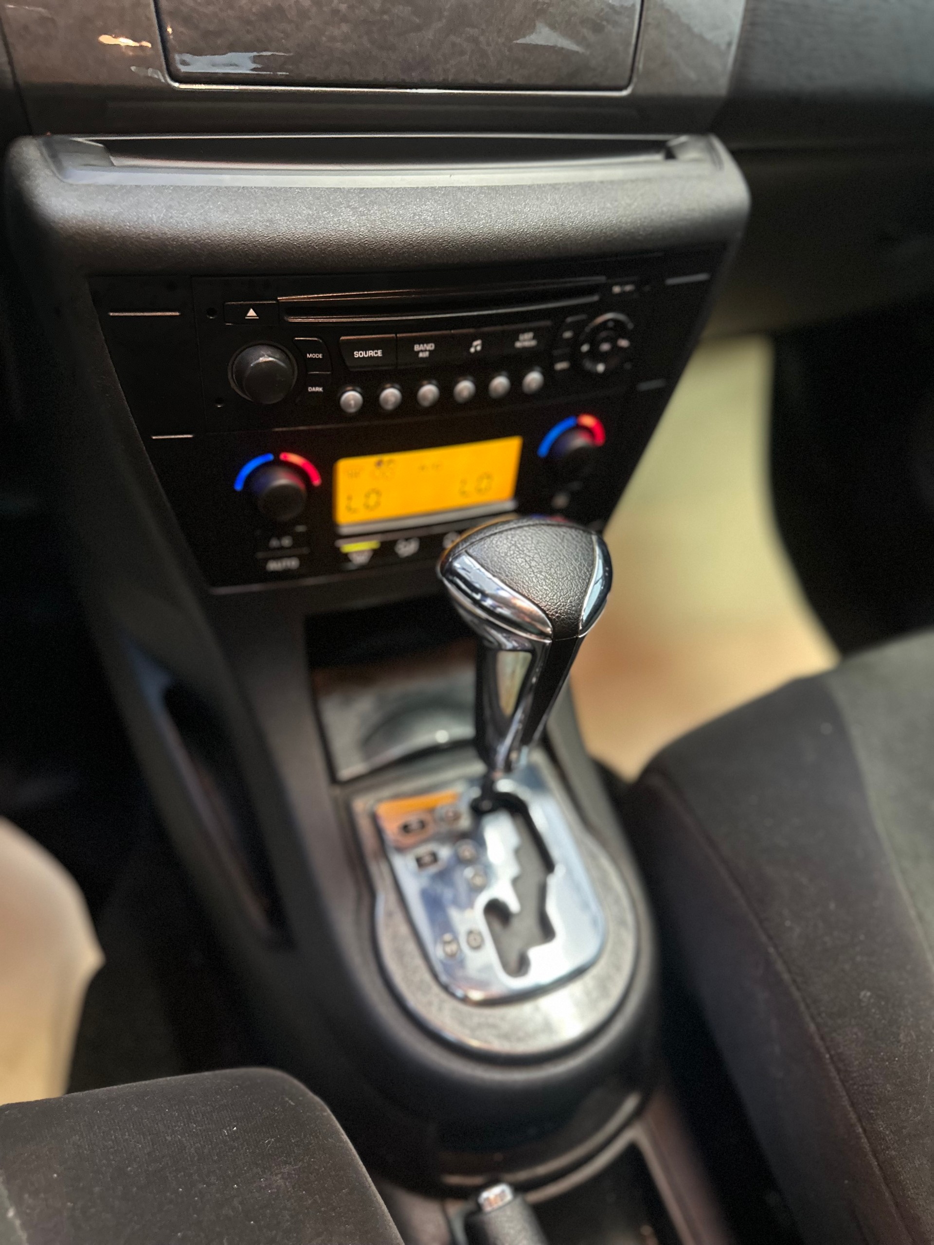 CITROEN C4 Berline 2.0i 16V VTR Automatic-image-13