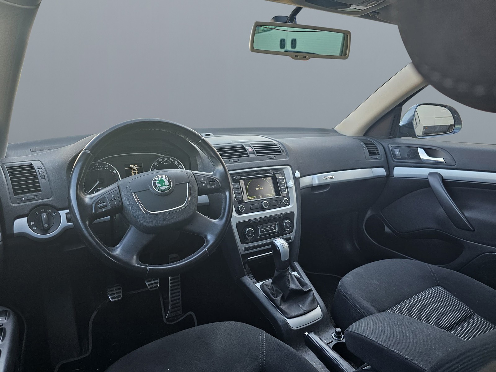 SKODA Octavia Combi 1.8 TSI Scout 4x4-image-9