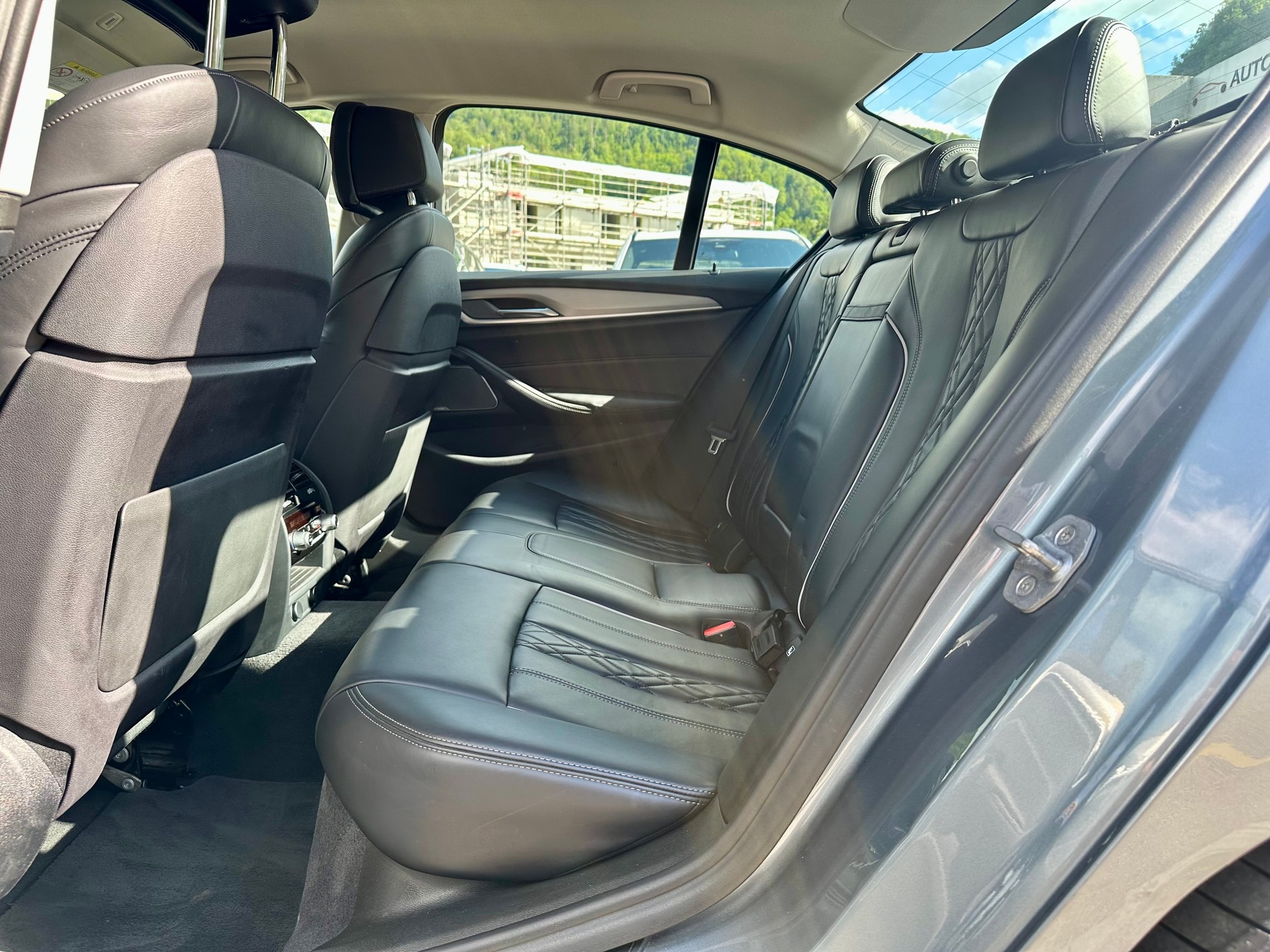 BMW 530d xDrive Luxury Line Steptronic-image-16