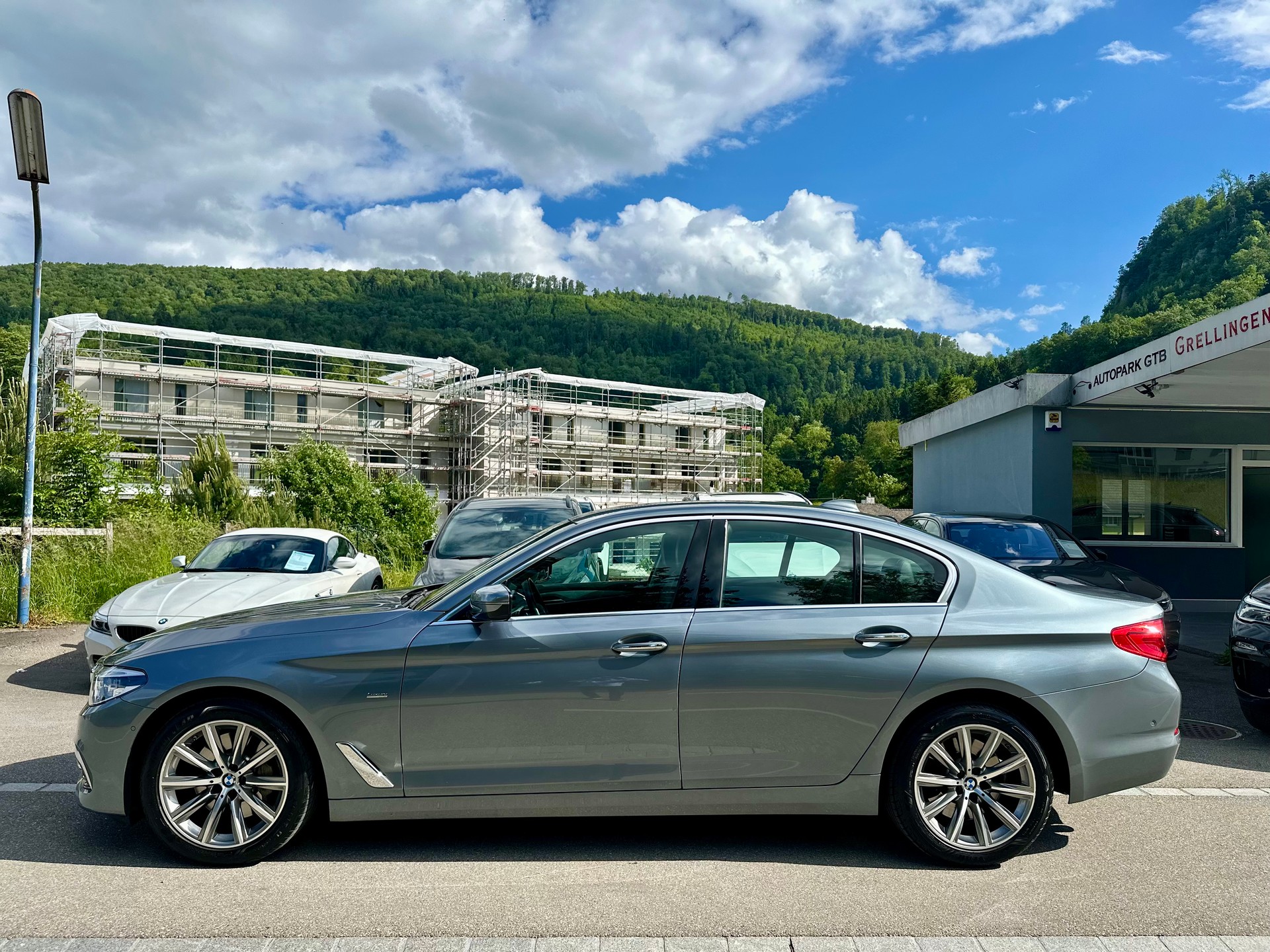 BMW 530d xDrive Luxury Line Steptronic-showroom-element-1