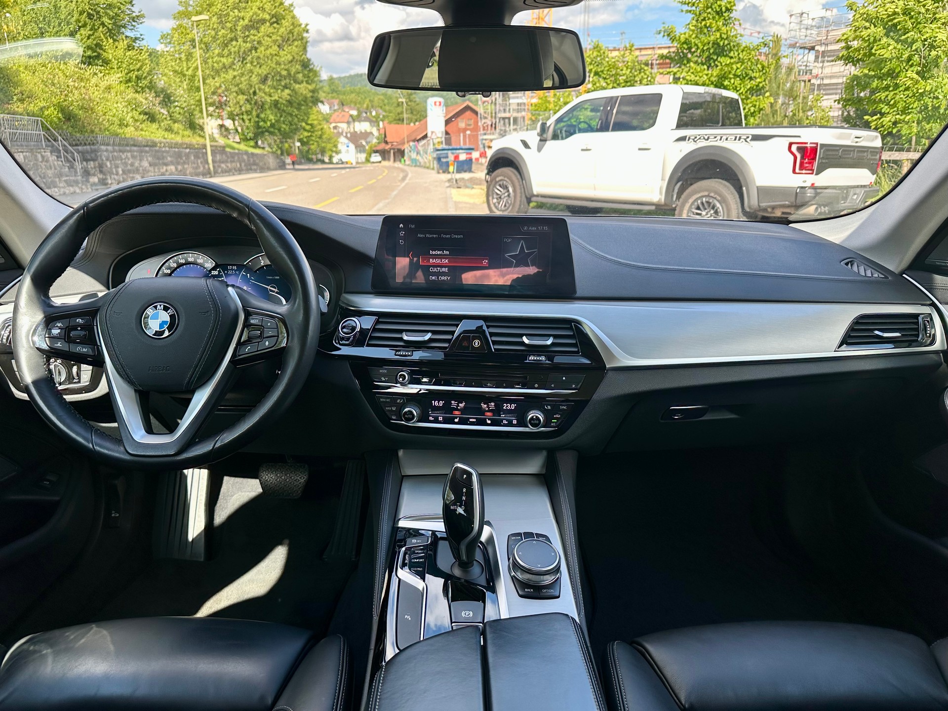 BMW 530d xDrive Luxury Line Steptronic-image-14