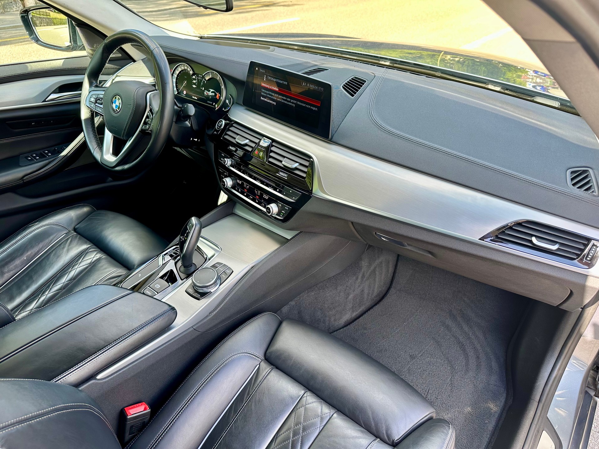 BMW 530d xDrive Luxury Line Steptronic-image-10