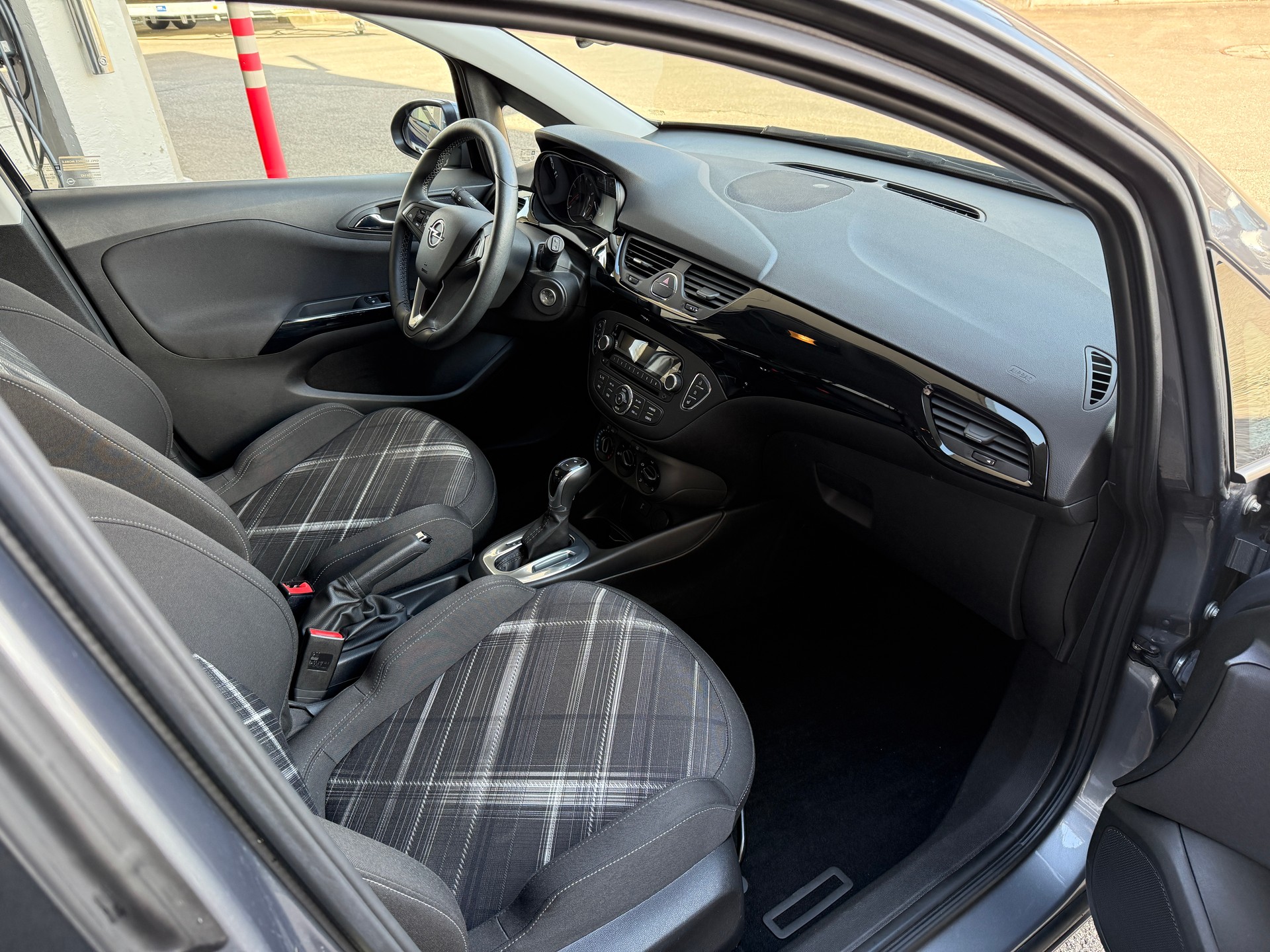 OPEL Corsa 1.4 TP Cosmo Automatic-image-15