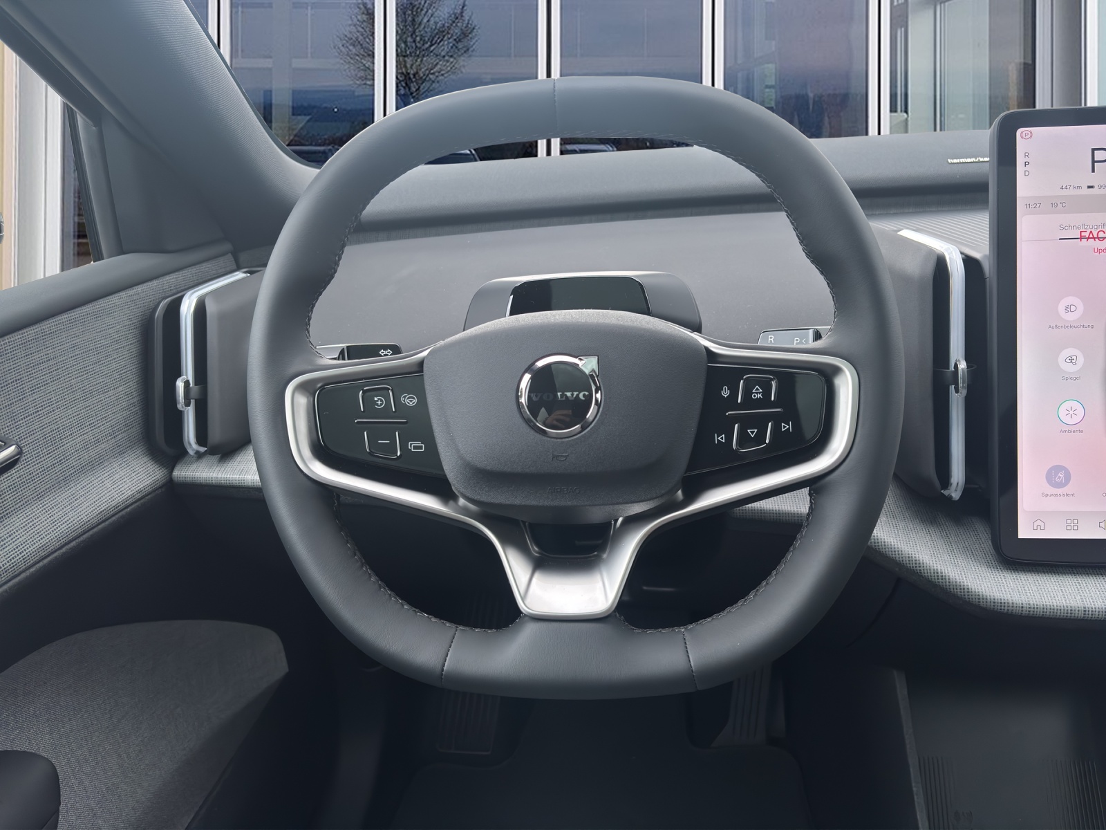 VOLVO EX30 E60 Twin Ultra Performance AWD-image-11