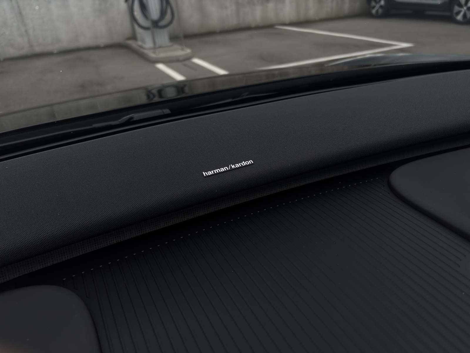 VOLVO EX30 E60 Twin Ultra Performance AWD-image-16