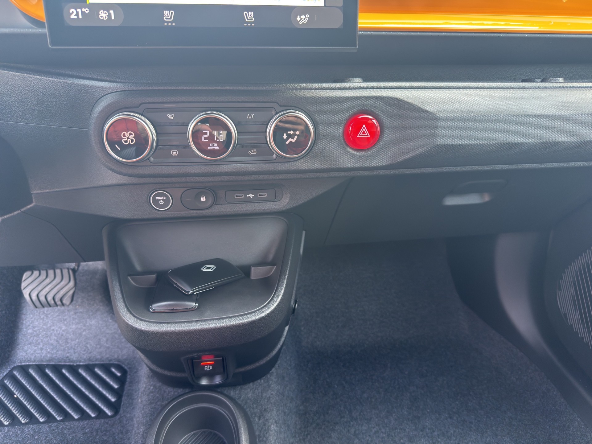 RENAULT Twingo E-Tech 27kWh Techno-image-11