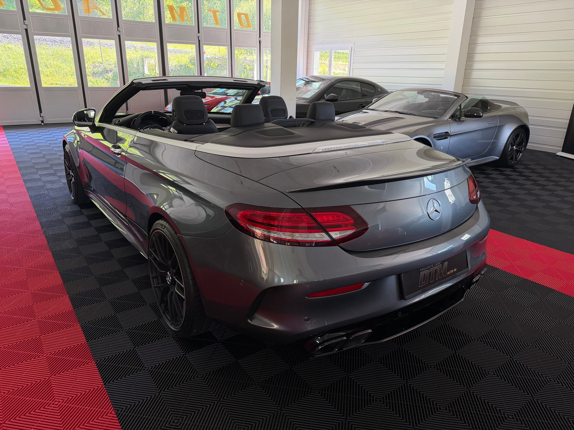 MERCEDES-BENZ C 63 S AMG-showroom-element-2