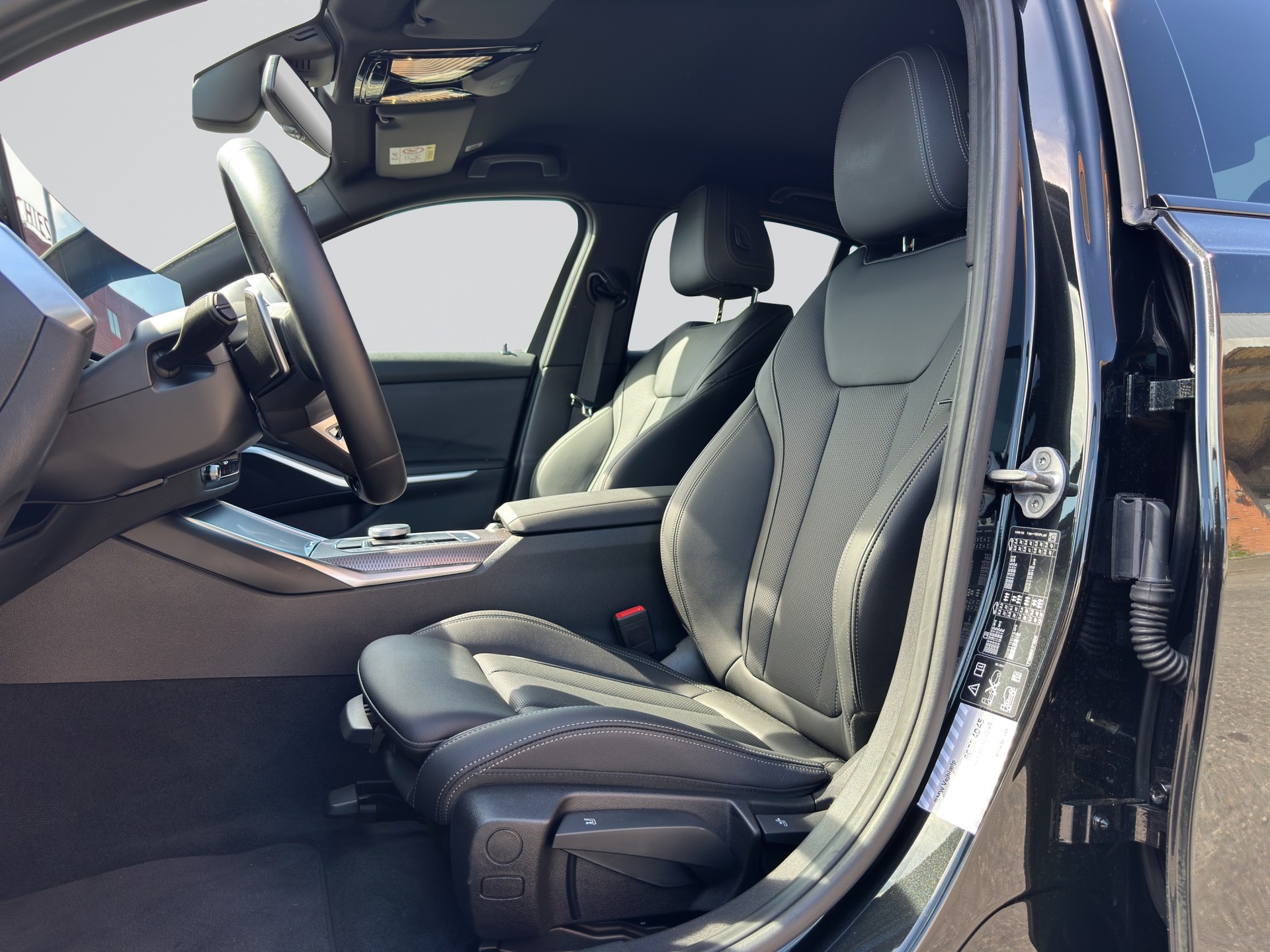 BMW 320i xDrive Steptronic M Sport-image-5