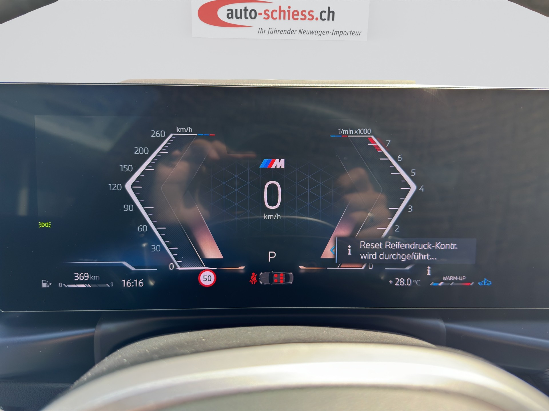 BMW 320i xDrive Steptronic M Sport-image-10