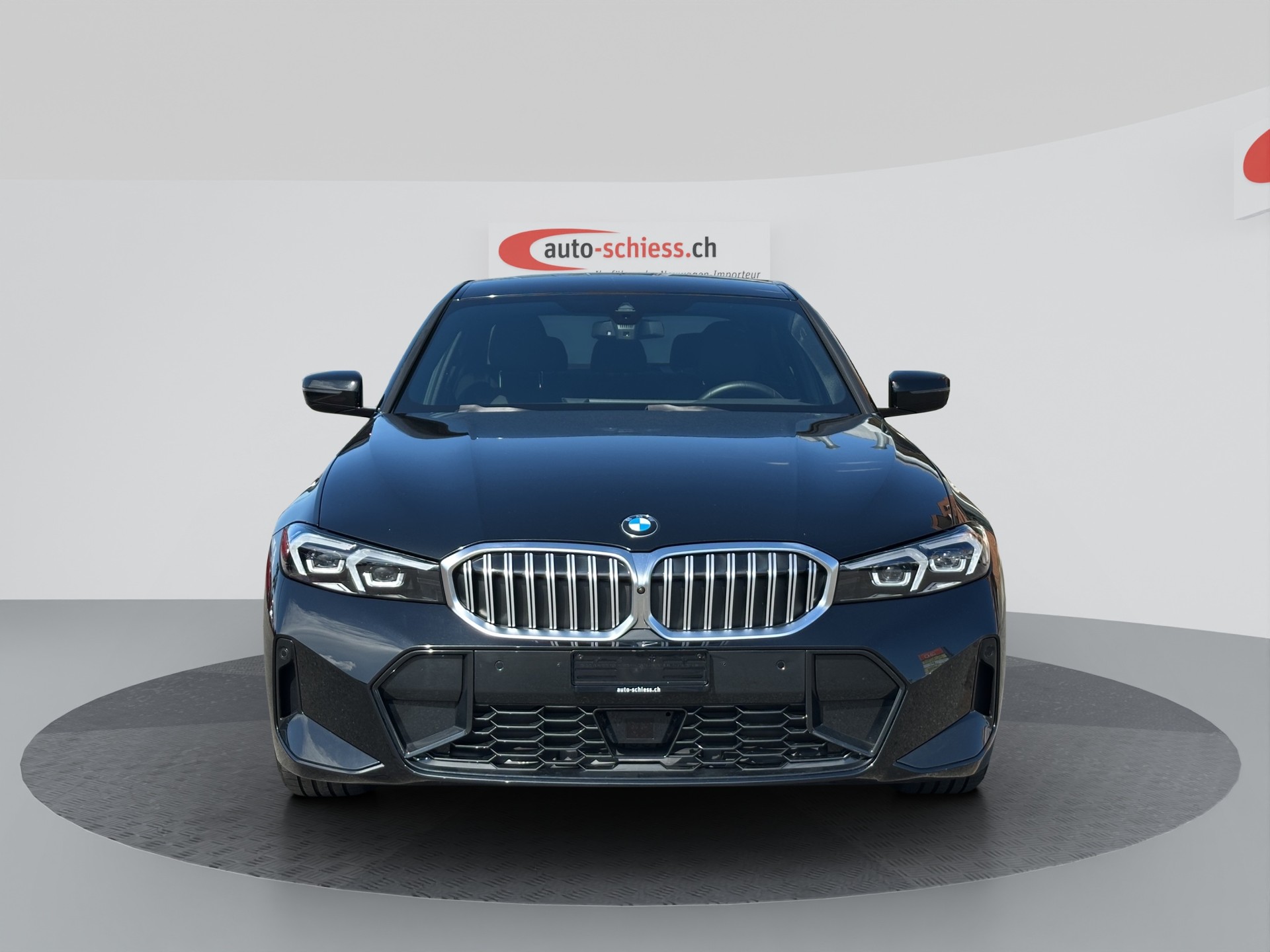 BMW 320i xDrive Steptronic M Sport-showroom-element-1