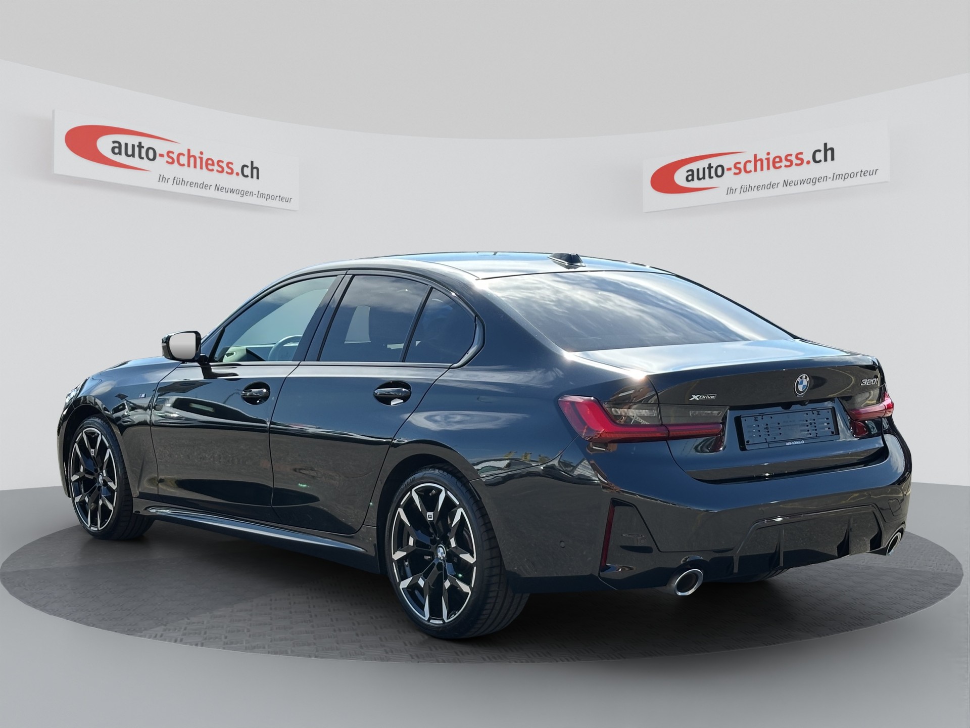 BMW 320i xDrive Steptronic M Sport-showroom-element-2