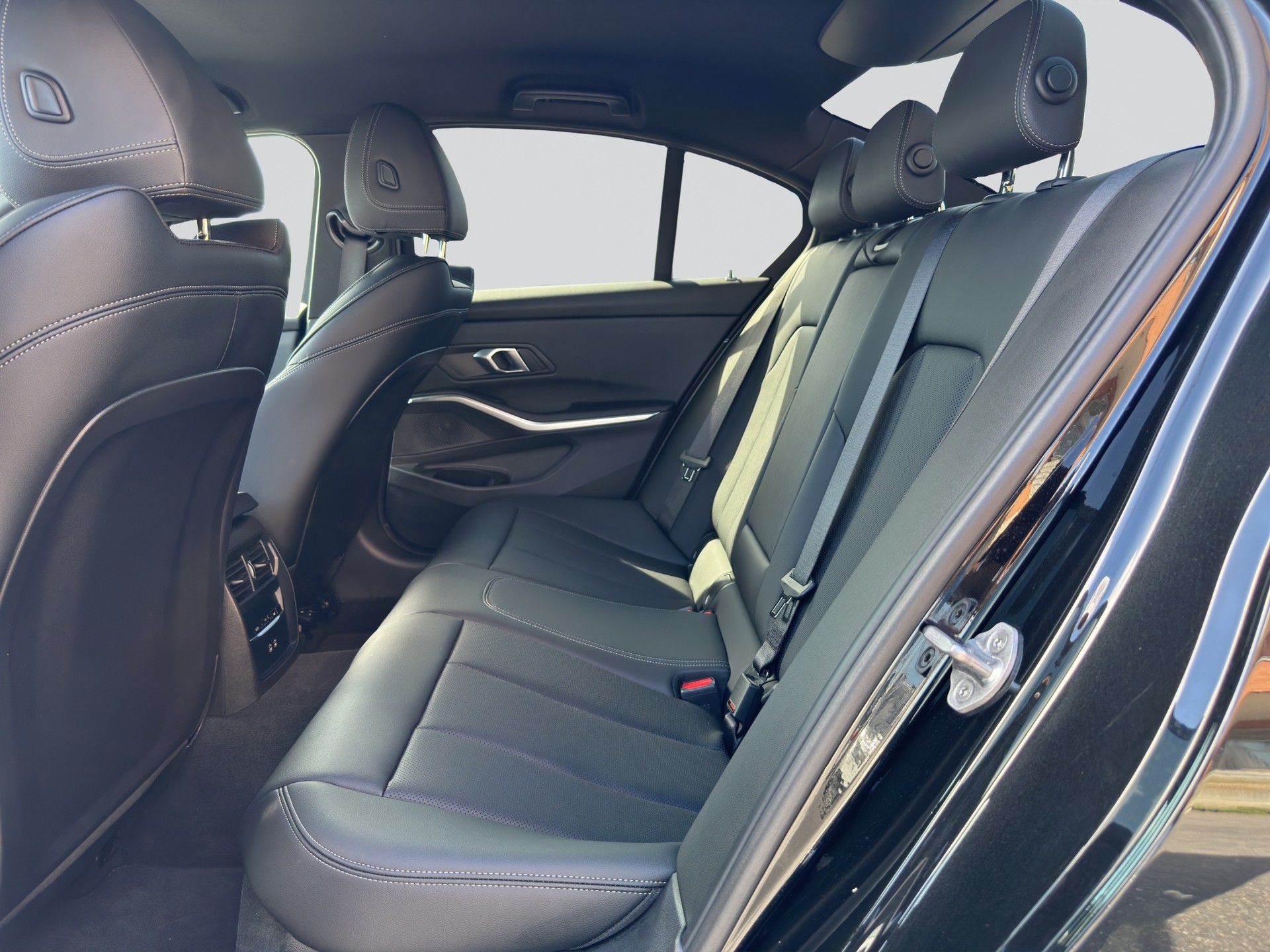 BMW 320i xDrive Steptronic M Sport-image-7