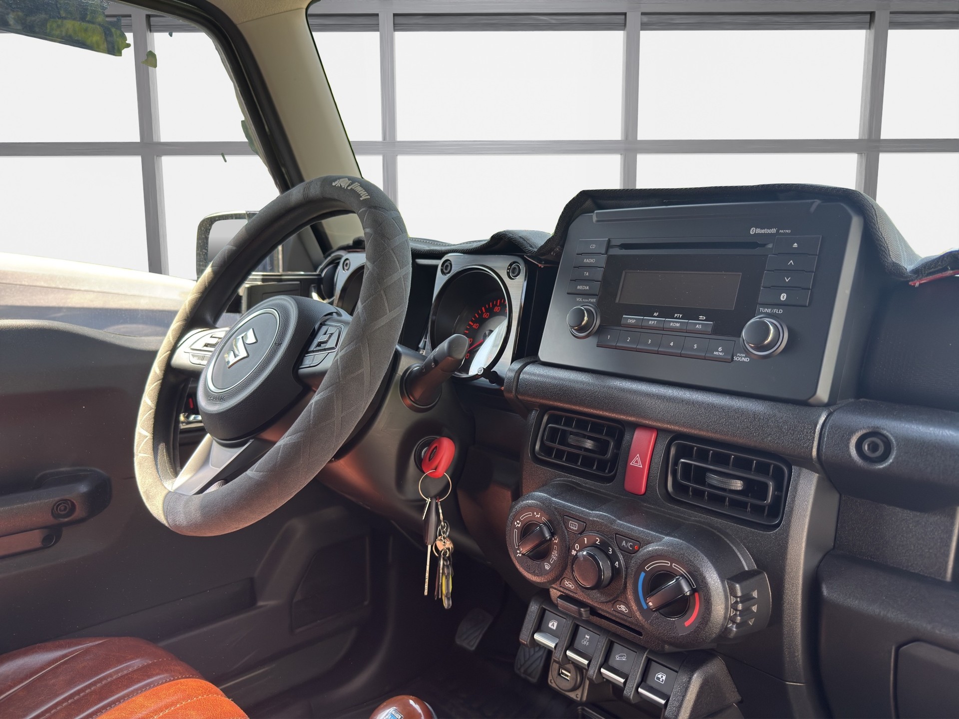 SUZUKI Jimny 1.5 Compact+ 4x4-image-9