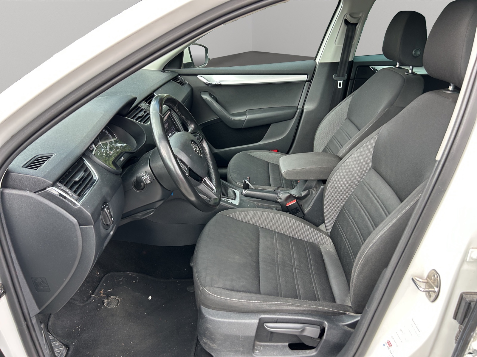 SKODA Octavia Combi 1.6 TDI Ambition DSG-image-6
