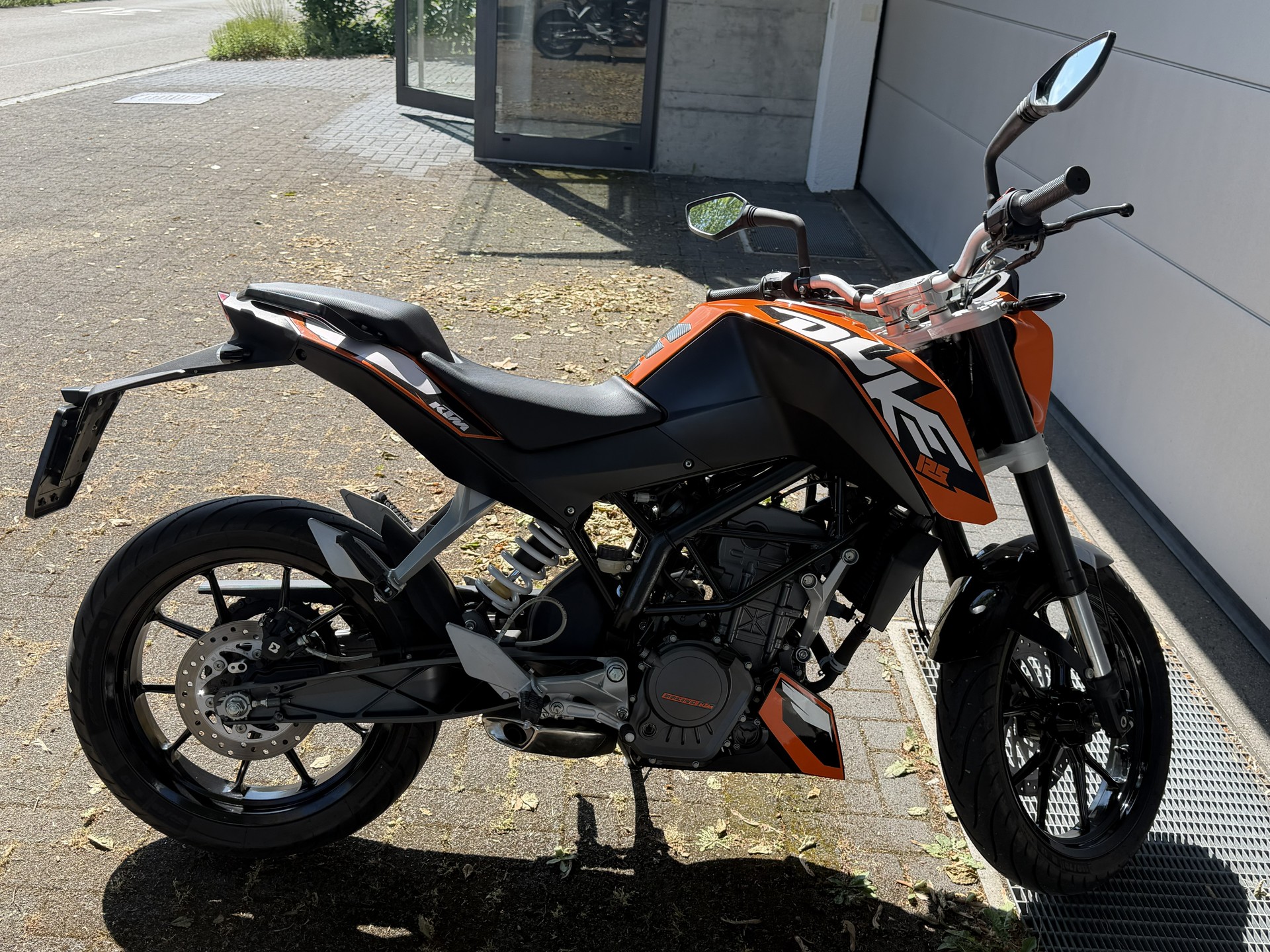 KTM 125 Duke-image-1