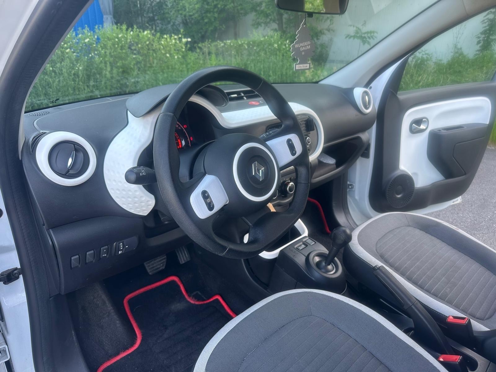 RENAULT Twingo 0.9 Zen EDC-image-8