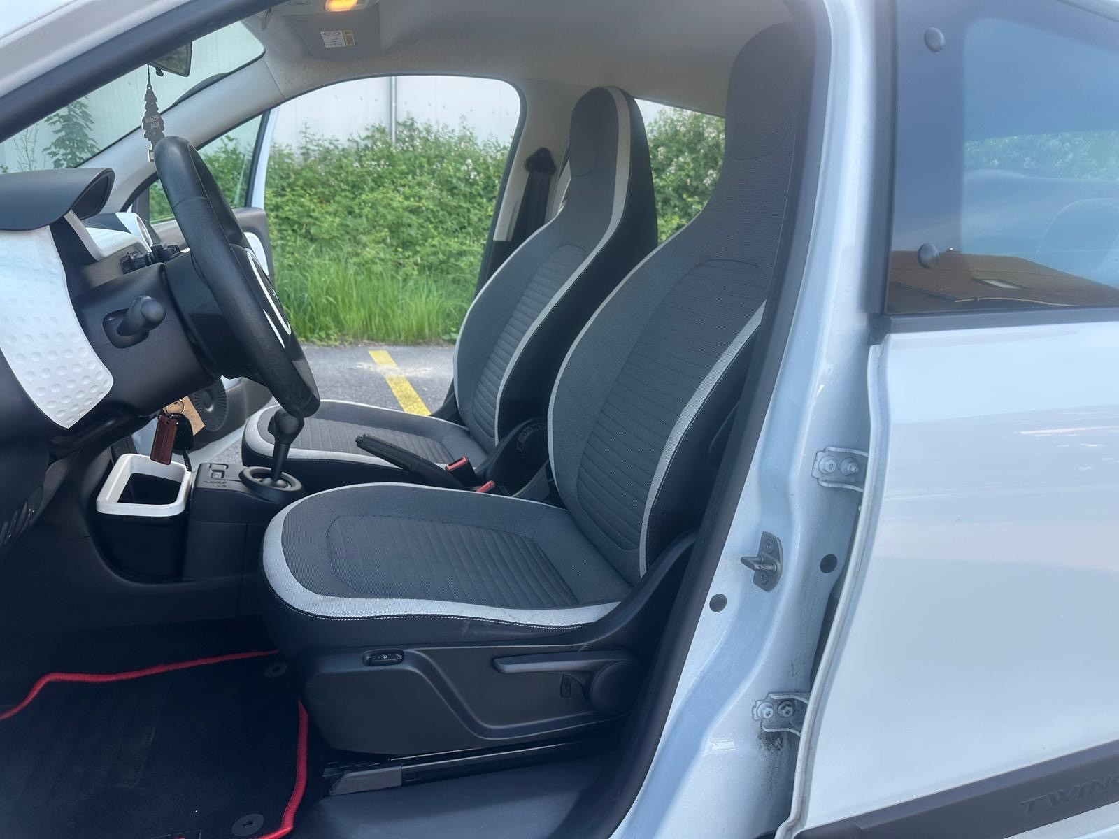 RENAULT Twingo 0.9 Zen EDC-image-9