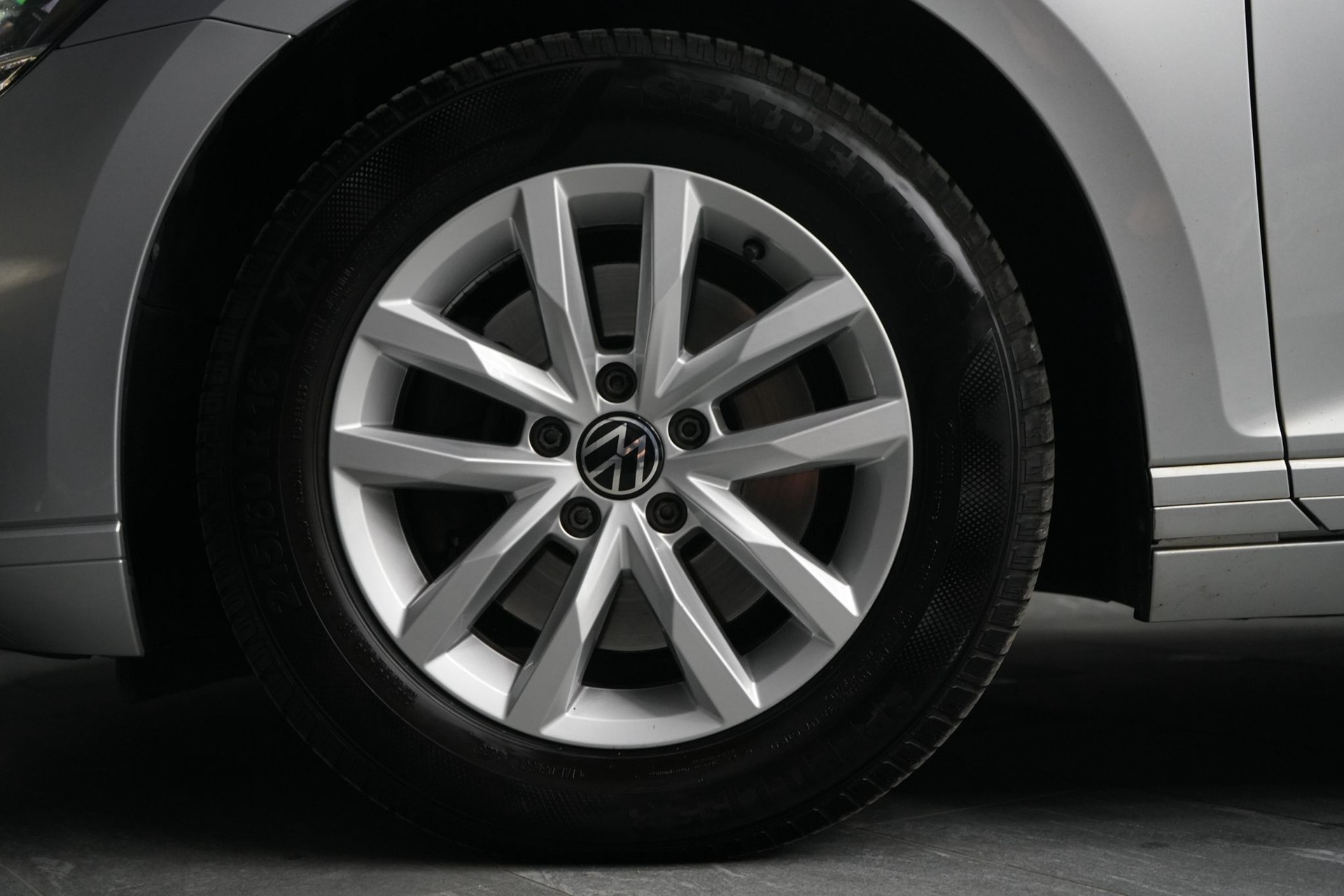 VW Passat 2.0 TDI BMT Business DSG-image-18