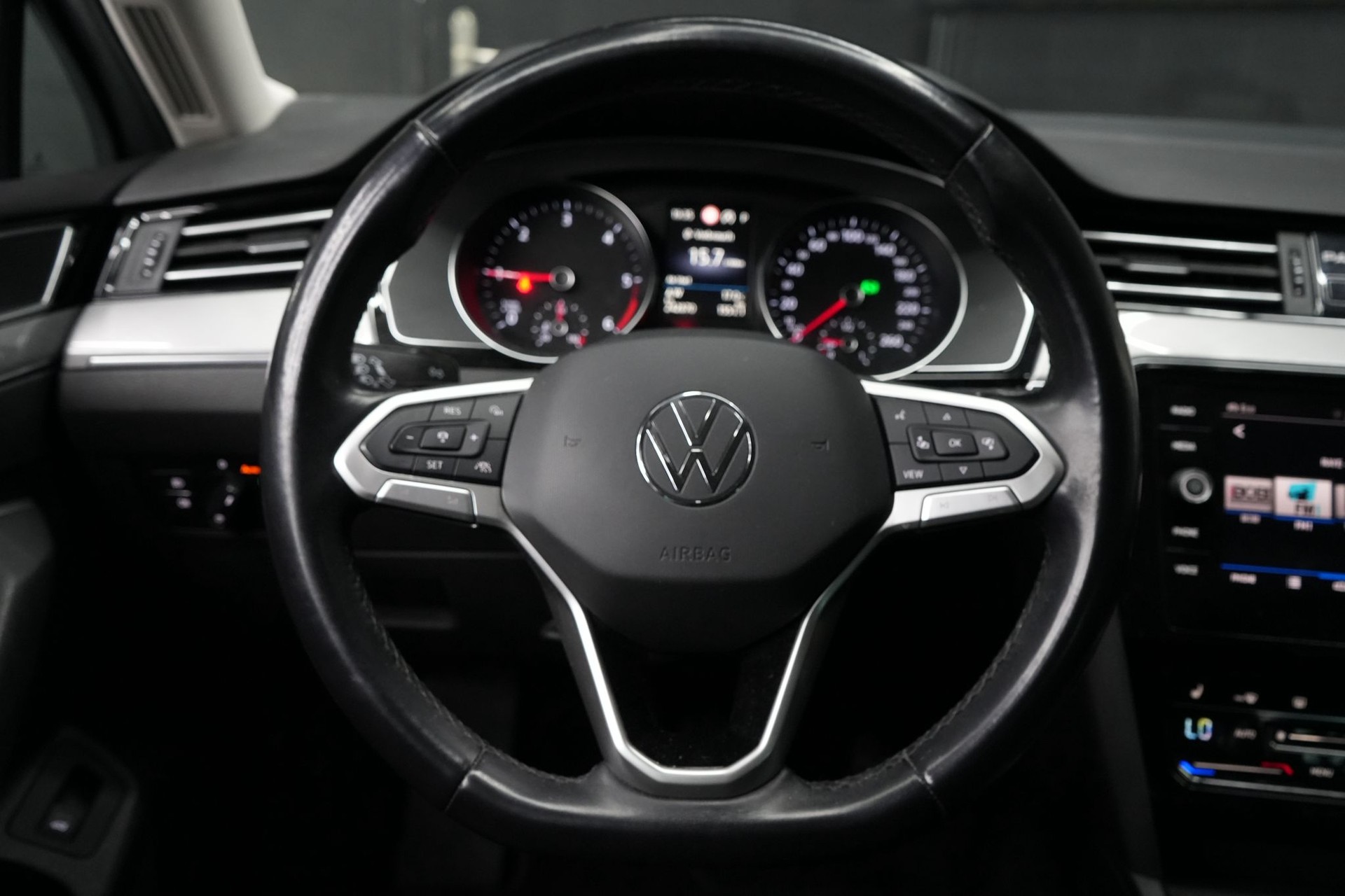 VW Passat 2.0 TDI BMT Business DSG-image-12