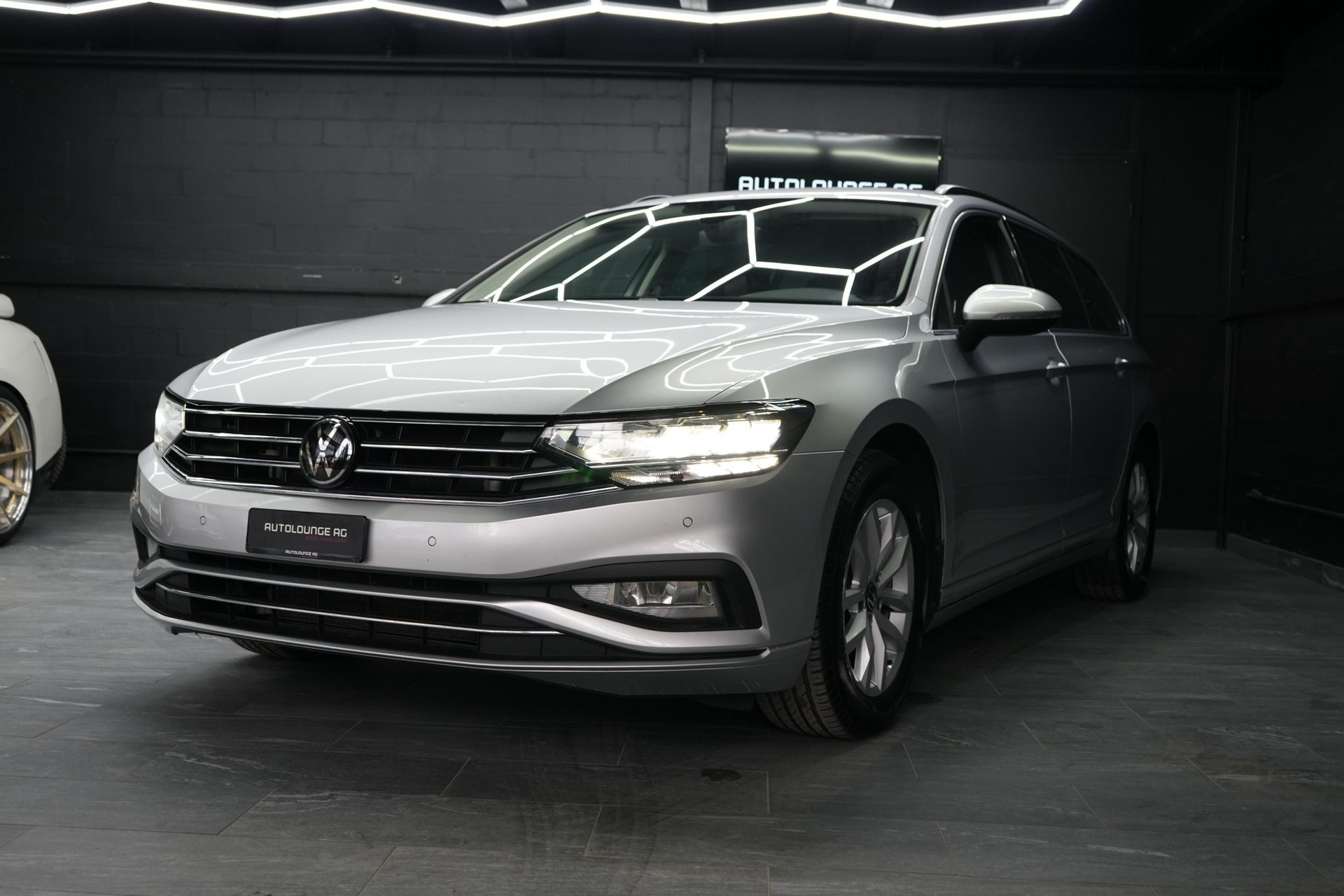 VW Passat 2.0 TDI BMT Business DSG-showroom-element-3