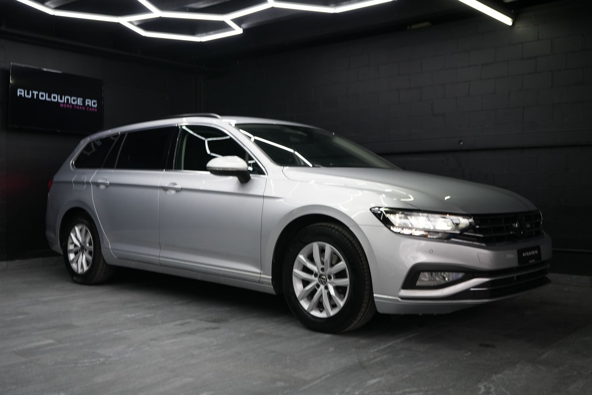 VW Passat 2.0 TDI BMT Business DSG-showroom-element-2