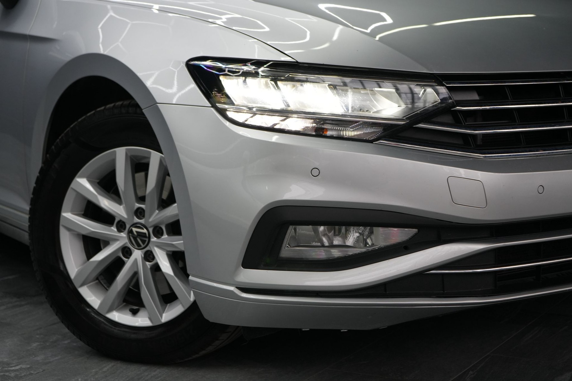 VW Passat 2.0 TDI BMT Business DSG-showroom-element-1