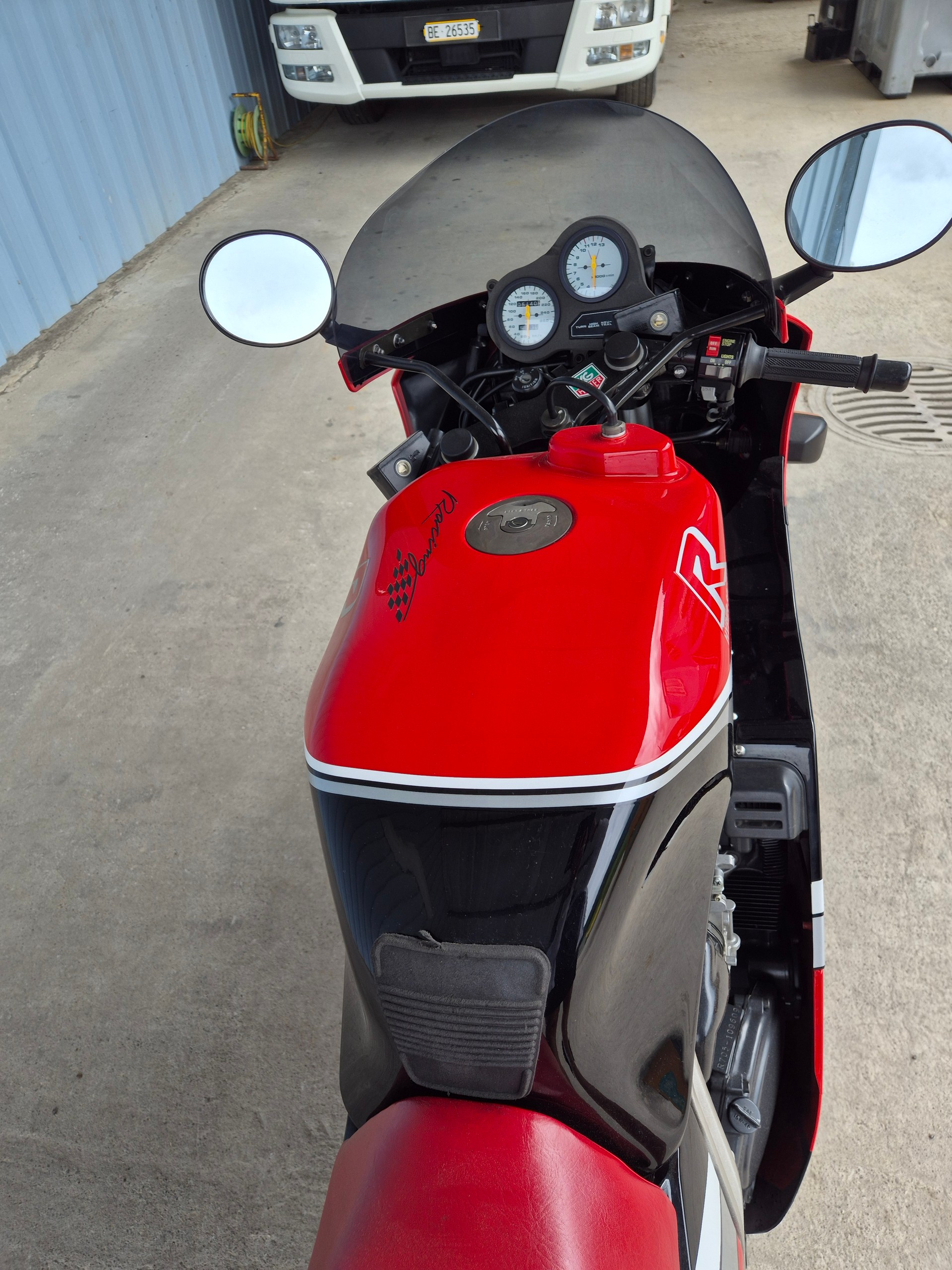 SUZUKI GSX-R 750 Nr.112300--image-2