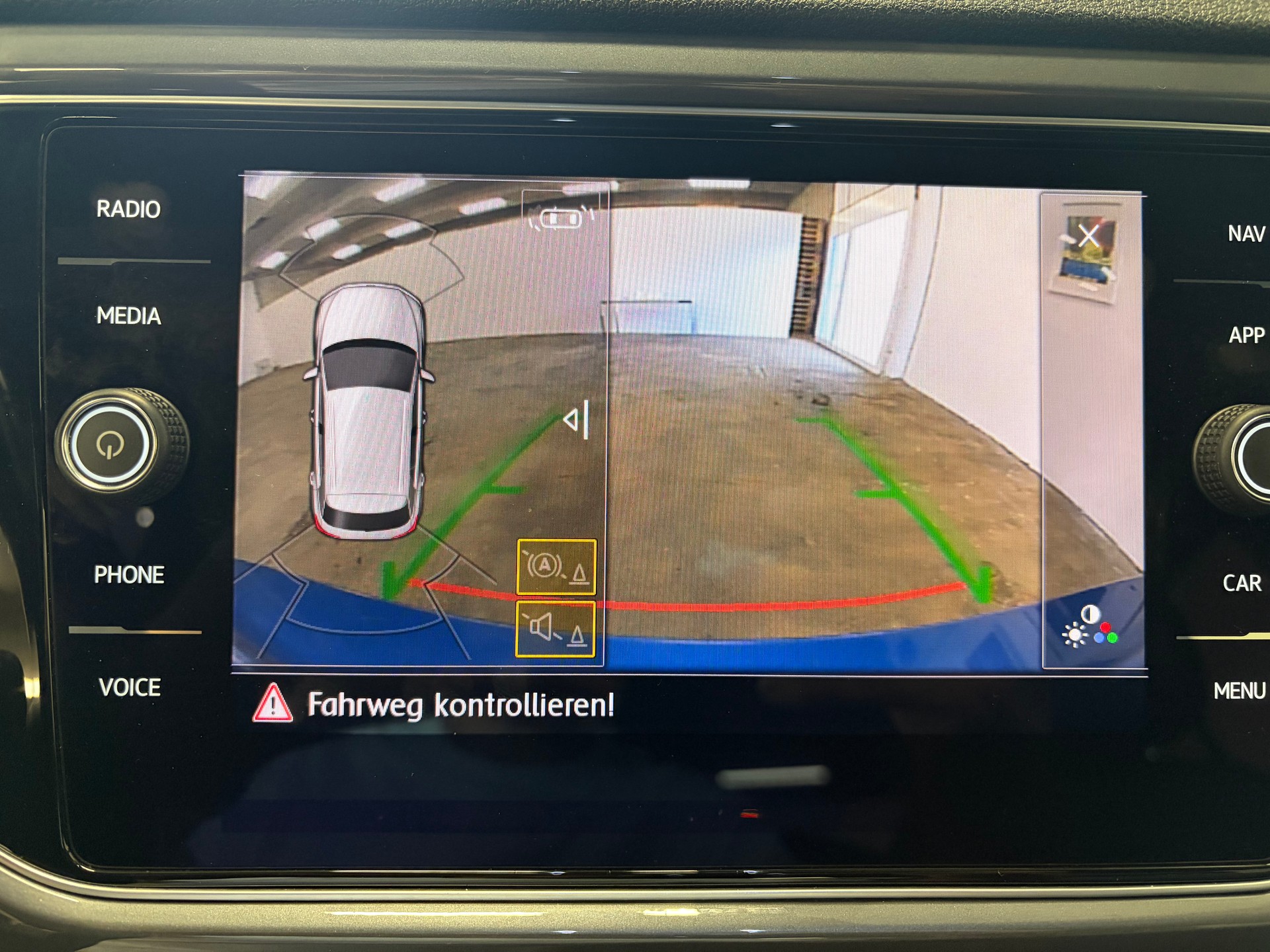 VW T-Roc 2.0 TSI Sport DSG 4Motion-image-9