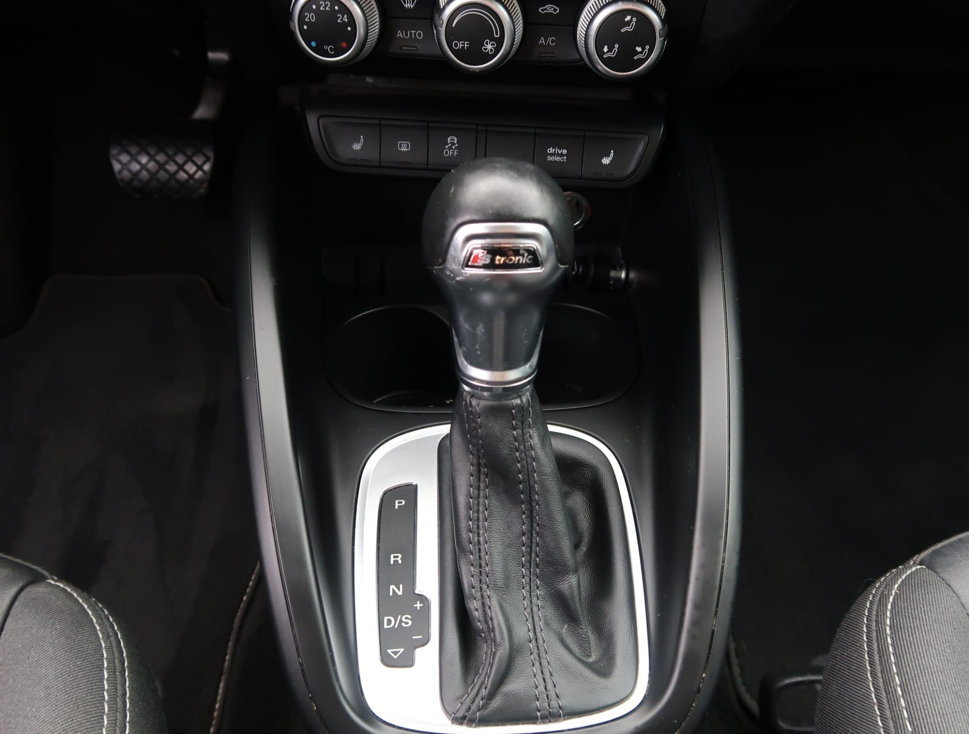 AUDI A1 Sportback 1.4 TFSI Sport S-tronic-image-21