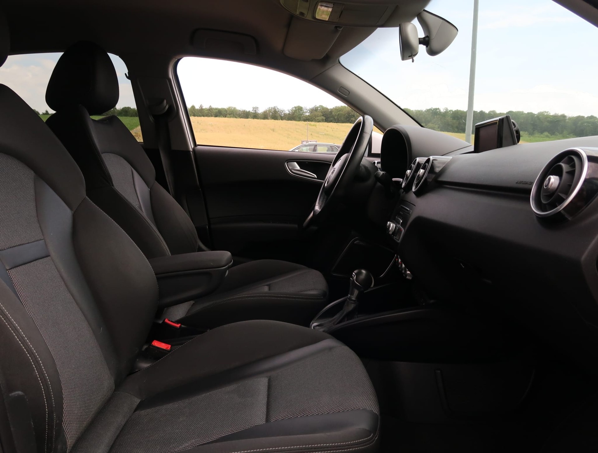AUDI A1 Sportback 1.4 TFSI Sport S-tronic-image-15