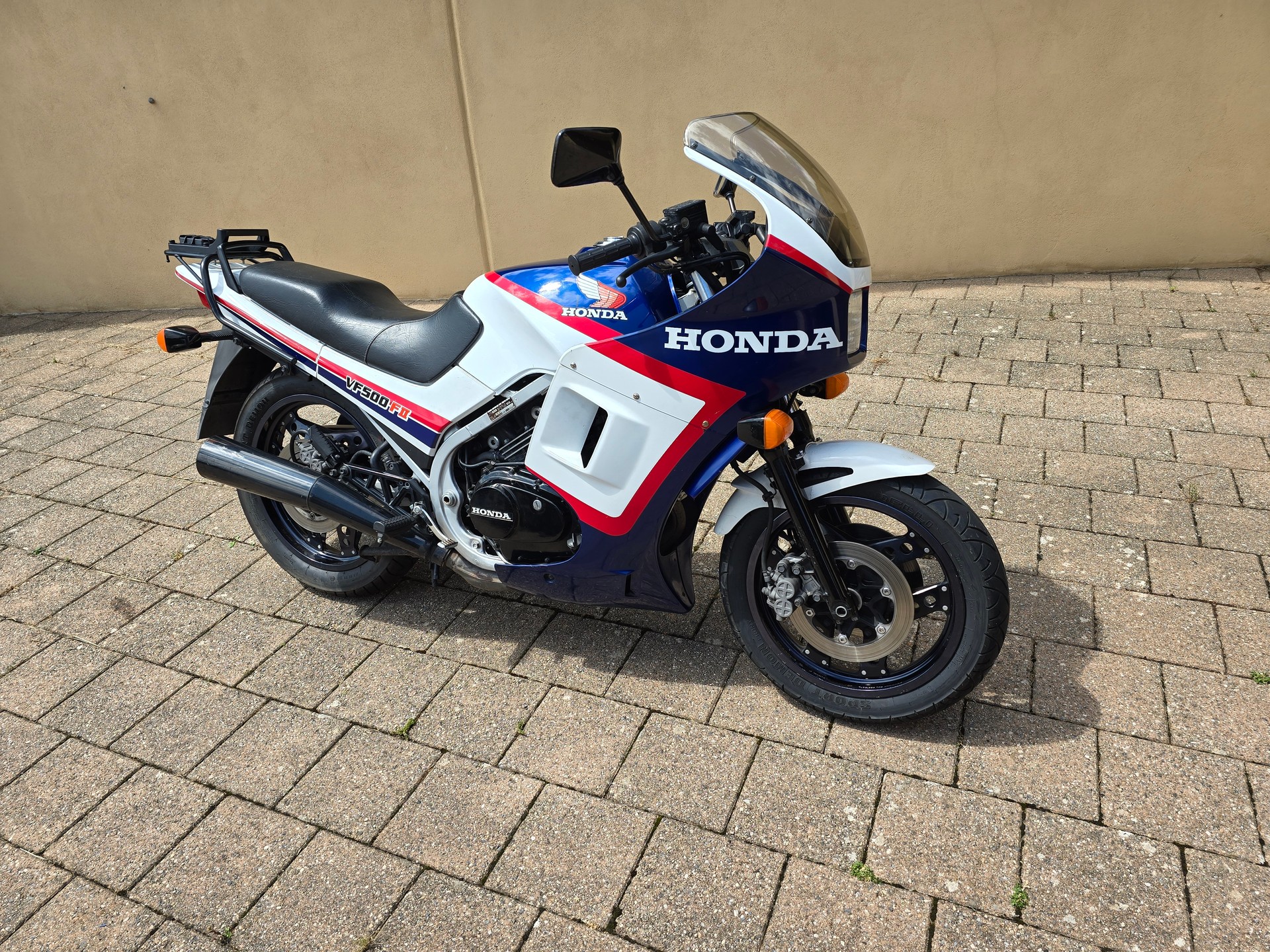 HONDA VF 500 F-image-0