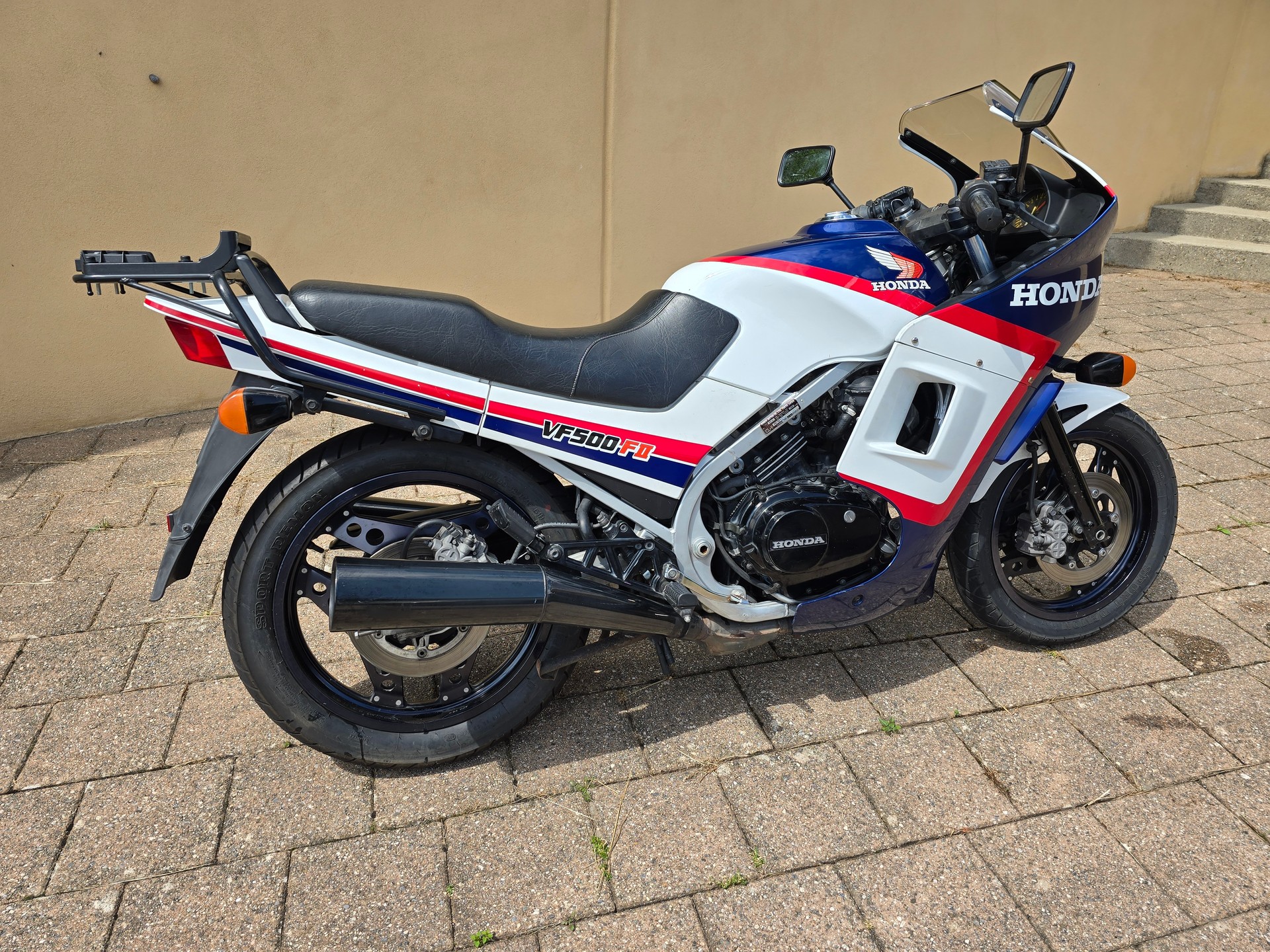 HONDA VF 500 F-image-1