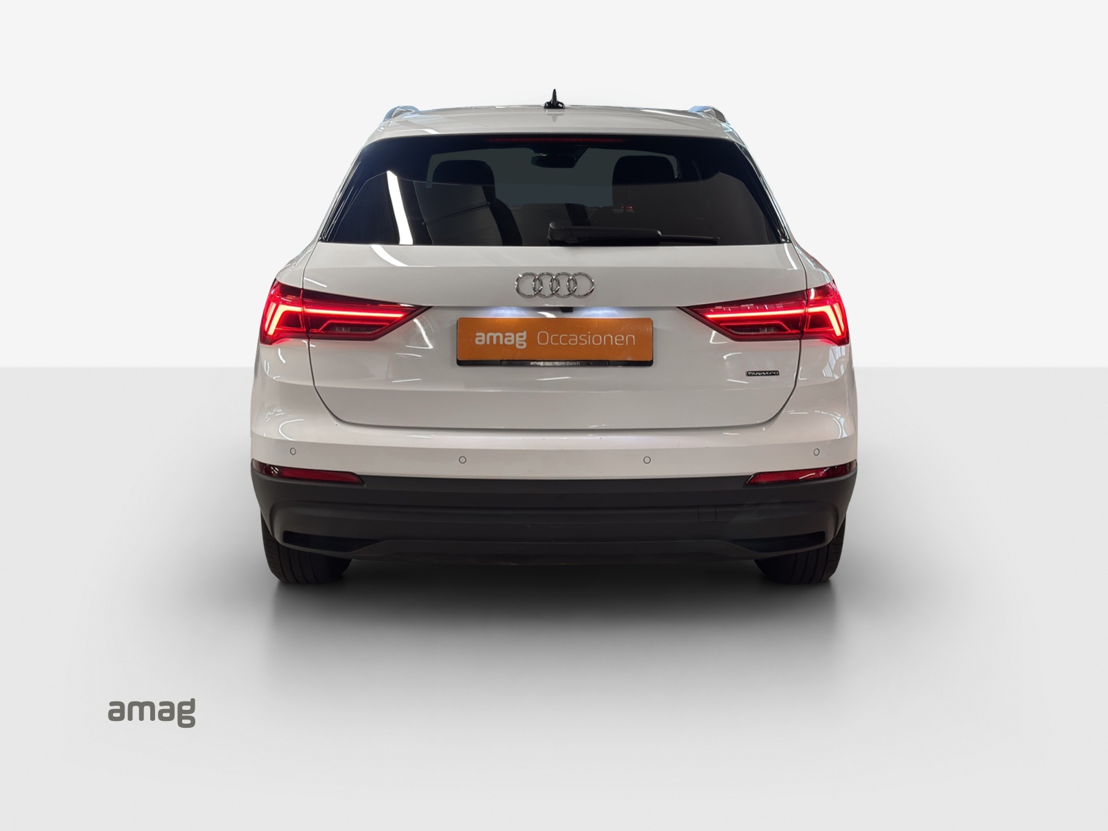 AUDI Q3 40 TFSI S line quattro S-tronic-showroom-element-3