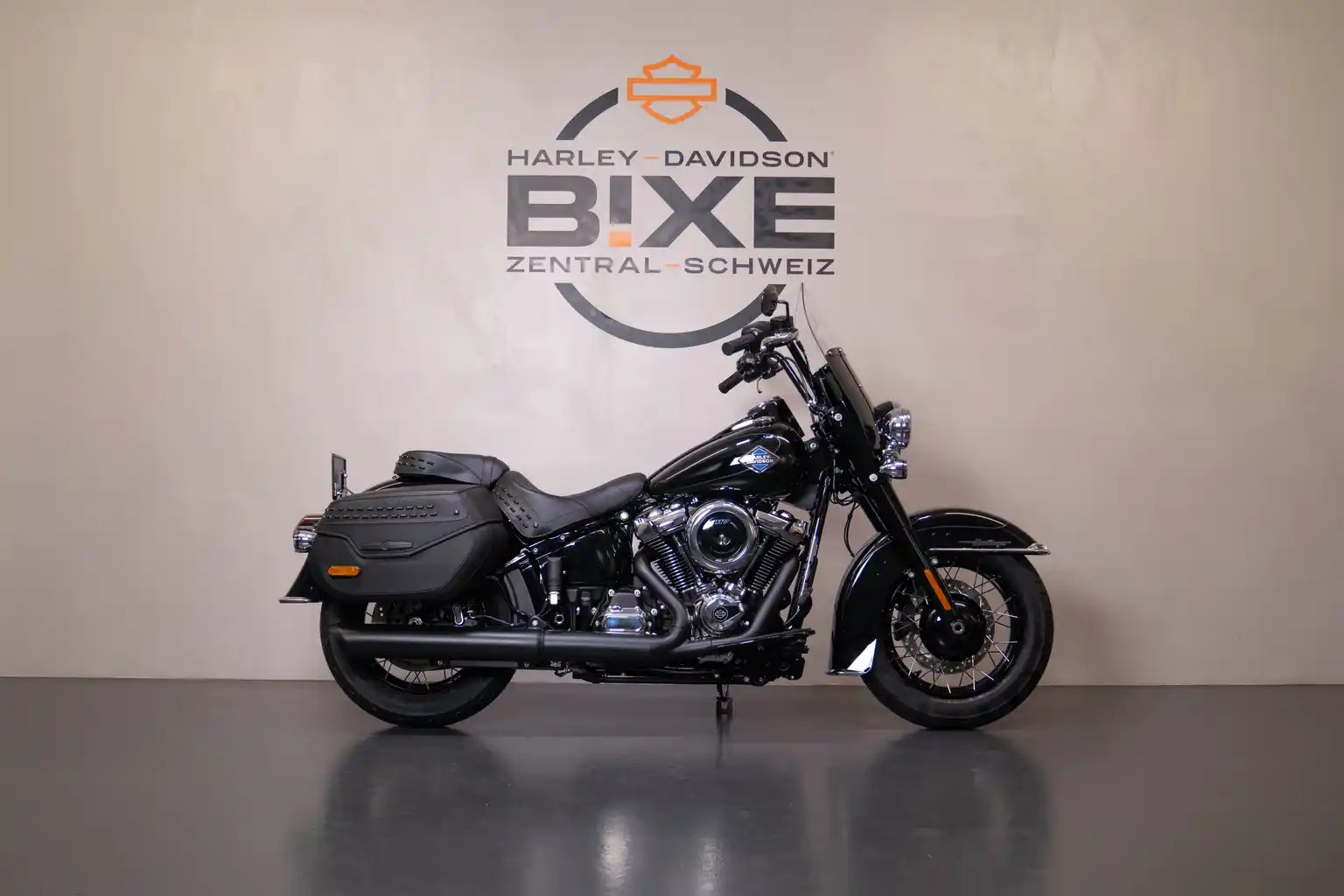 HARLEY-DAVIDSON FLHC Heritage Classic 117ci-image-0